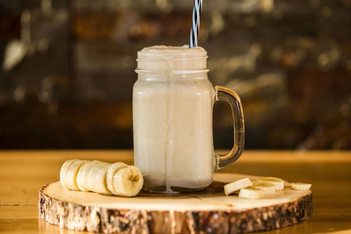 BANANA MILKSHAKE