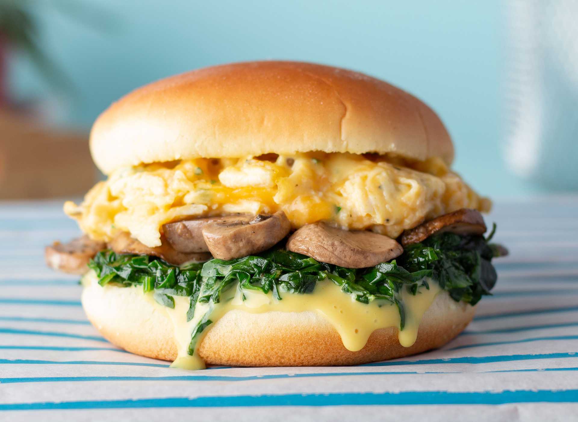 Spinach & Eggs Bun