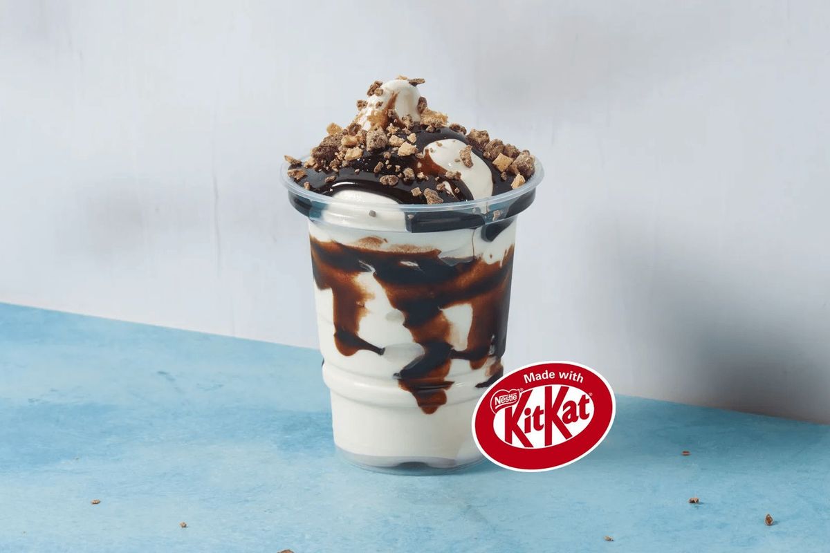 Large Vanilla Frosty® Made With KitKat®