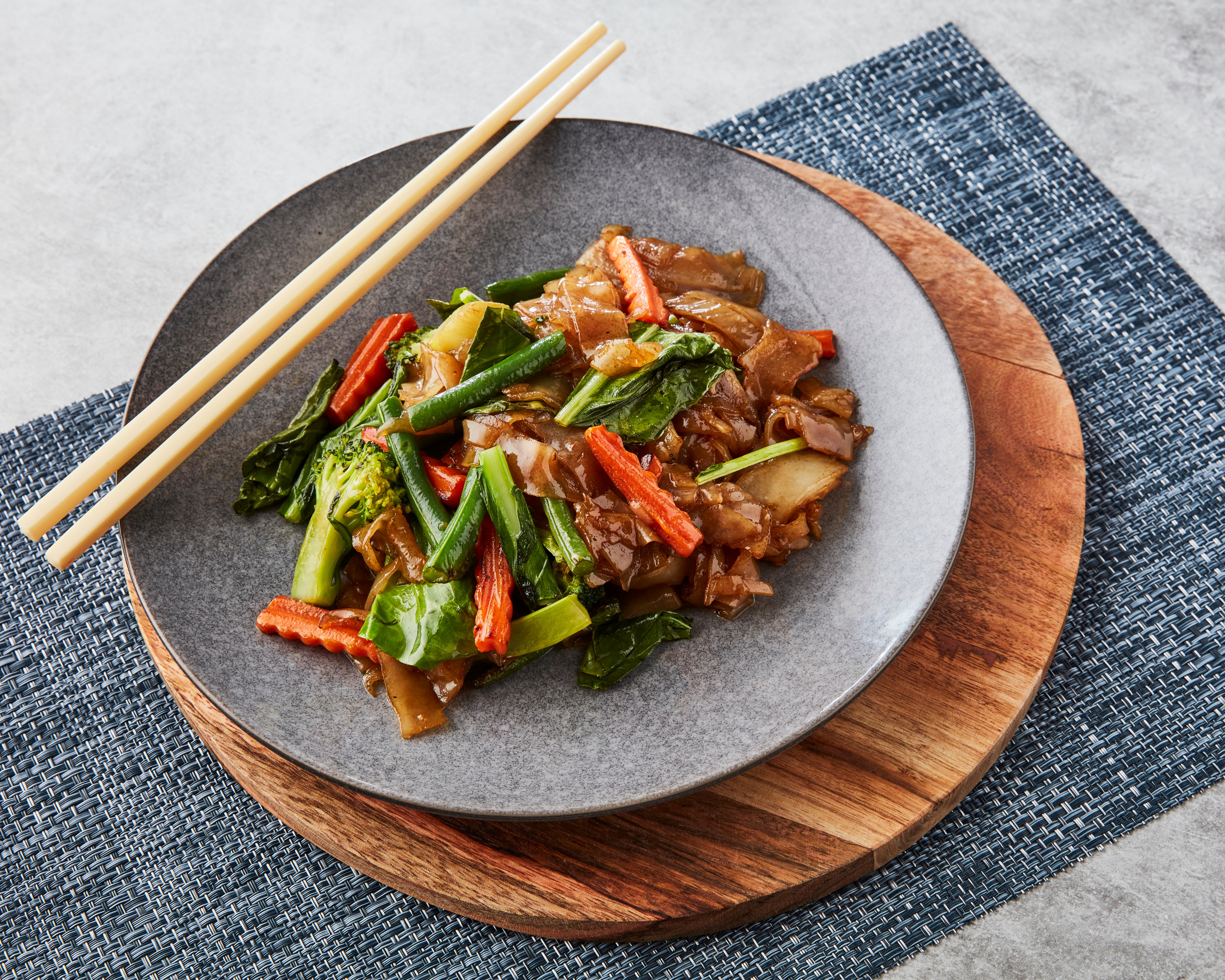 Thai Stir-Fried Noodles with Vegetables