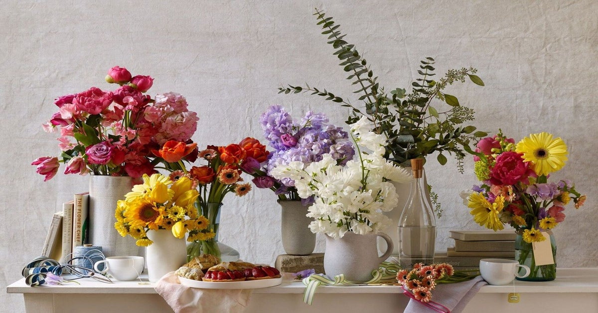 Sol Flowers Dubai Marina delivery from Marina West Order with Deliveroo