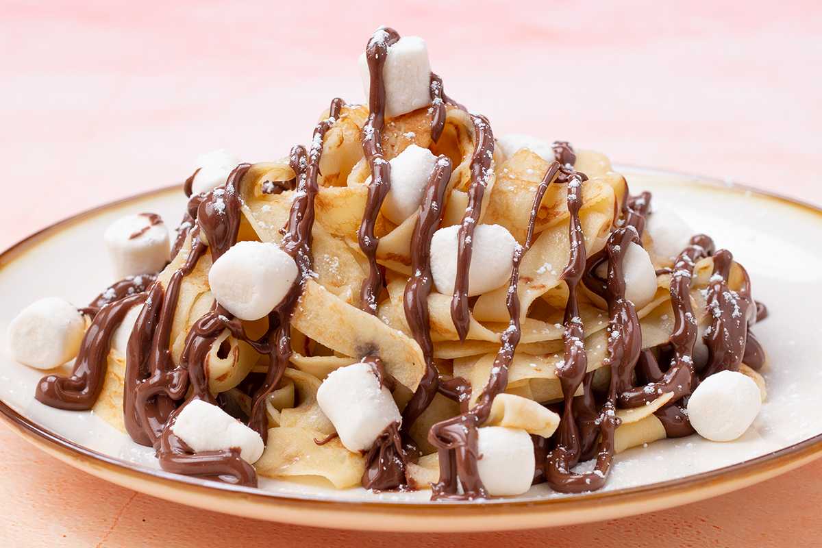 Nutella Marshmellow Spaghetti Crepe