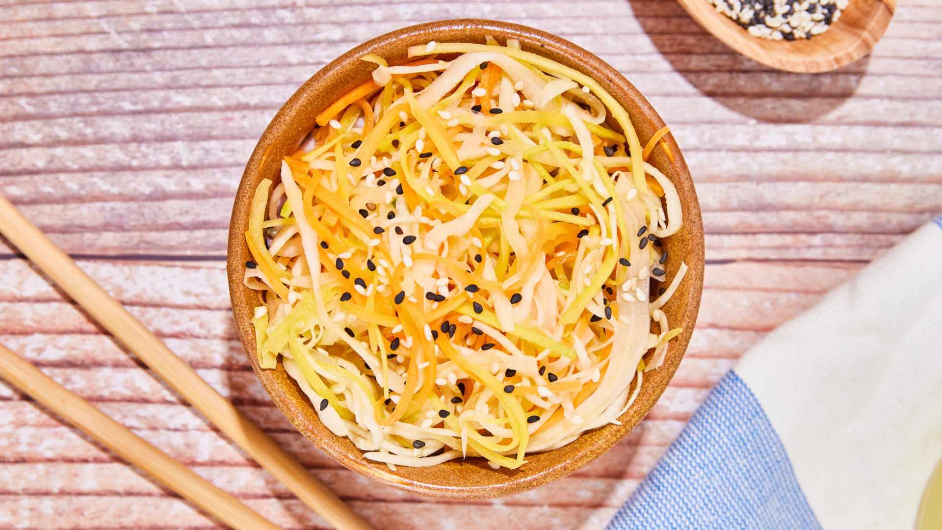 Salade de chou blanc et carottes marinés