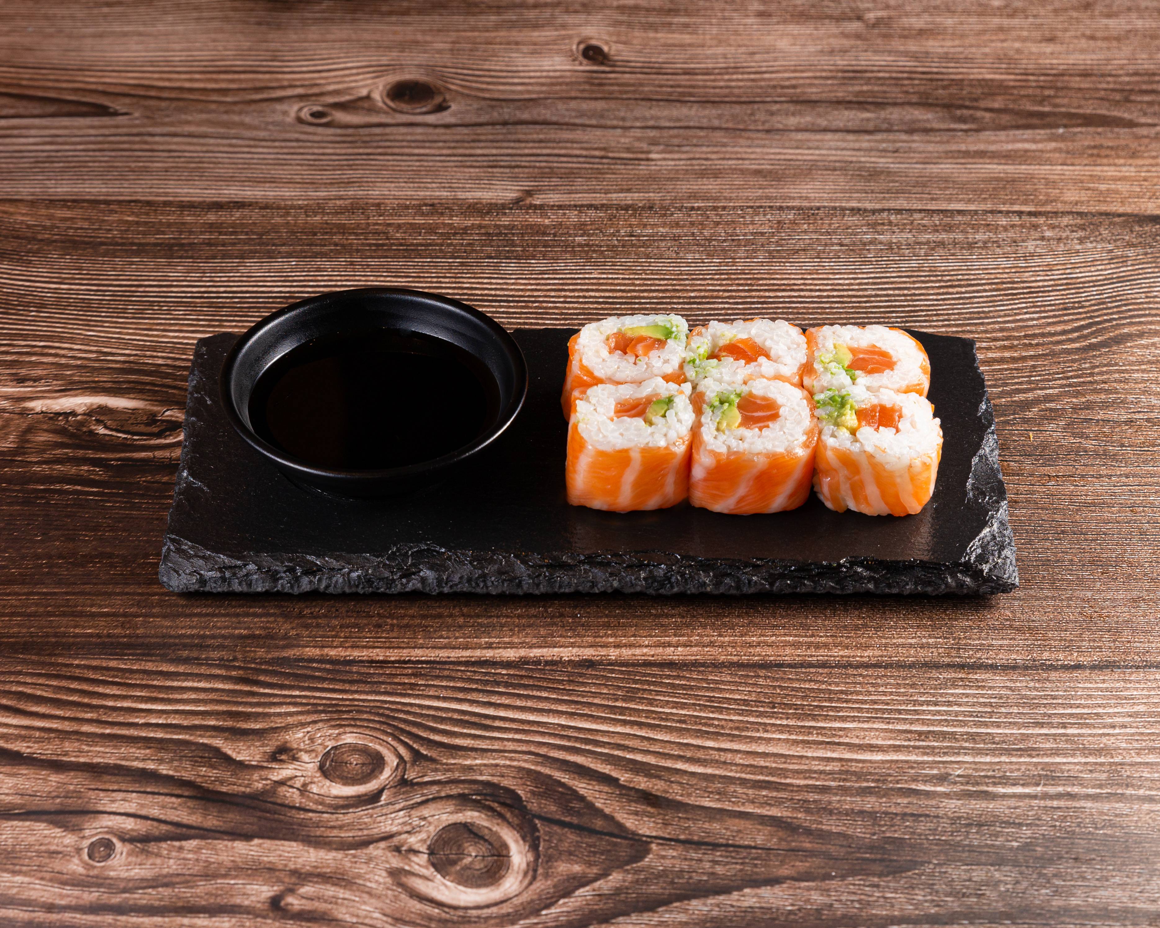 SALMON ROLL'S  Saumon /Avocat