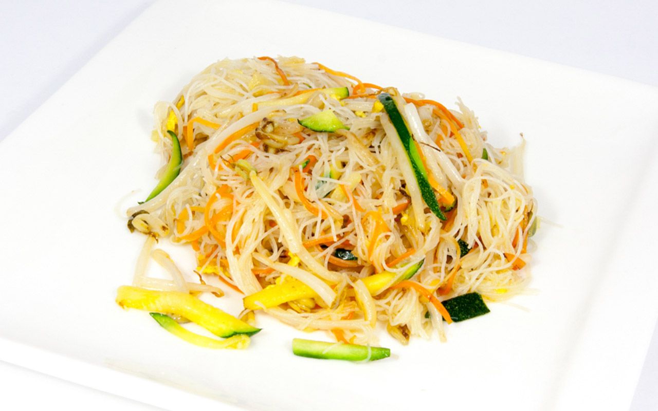 51. Spaghetti di riso verdure