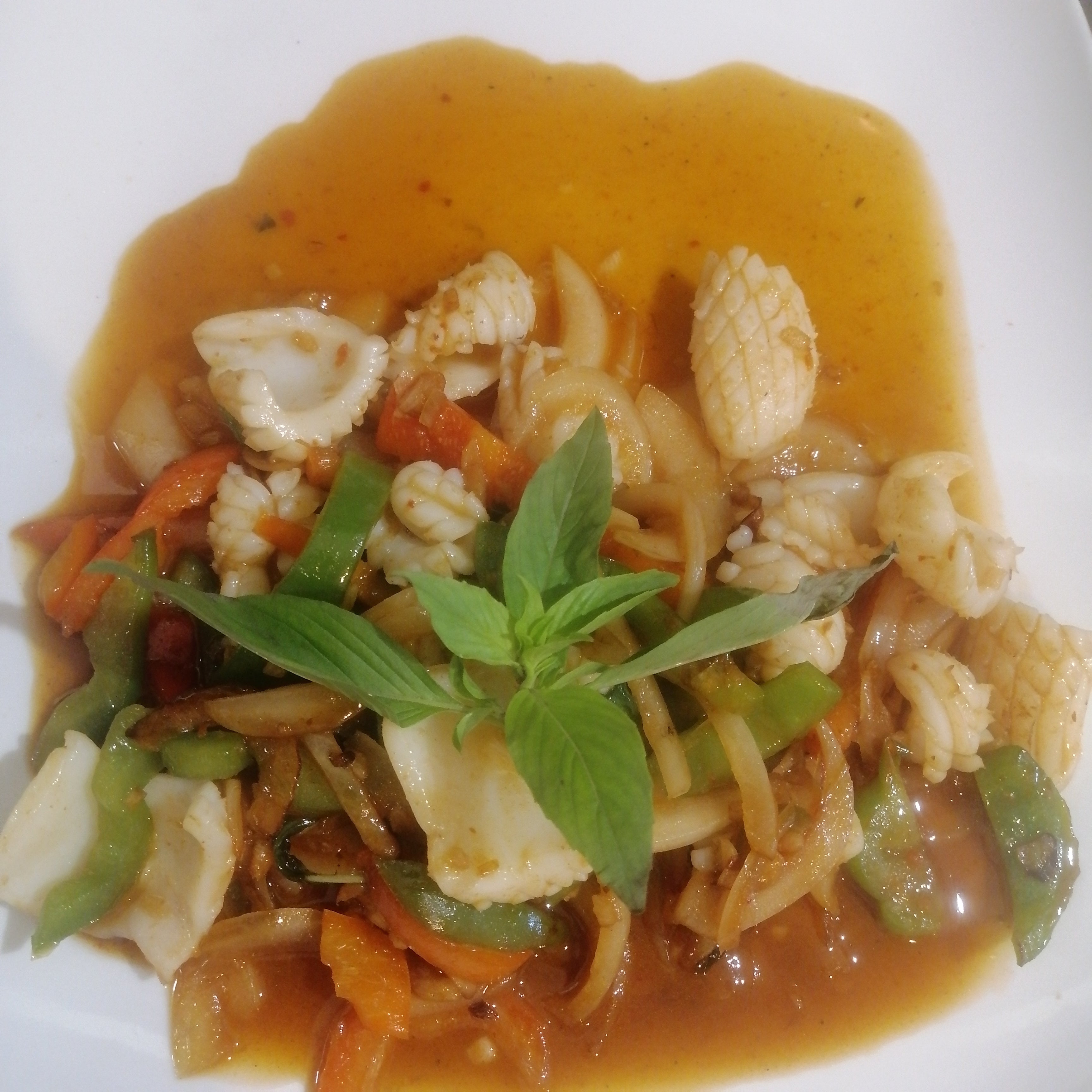 🍲🦐P16 Calamar sauté au basilic thai
