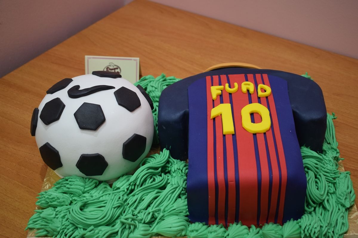 Barcelona Soccer Cake (A4 size) (Serve 15 Persons)
