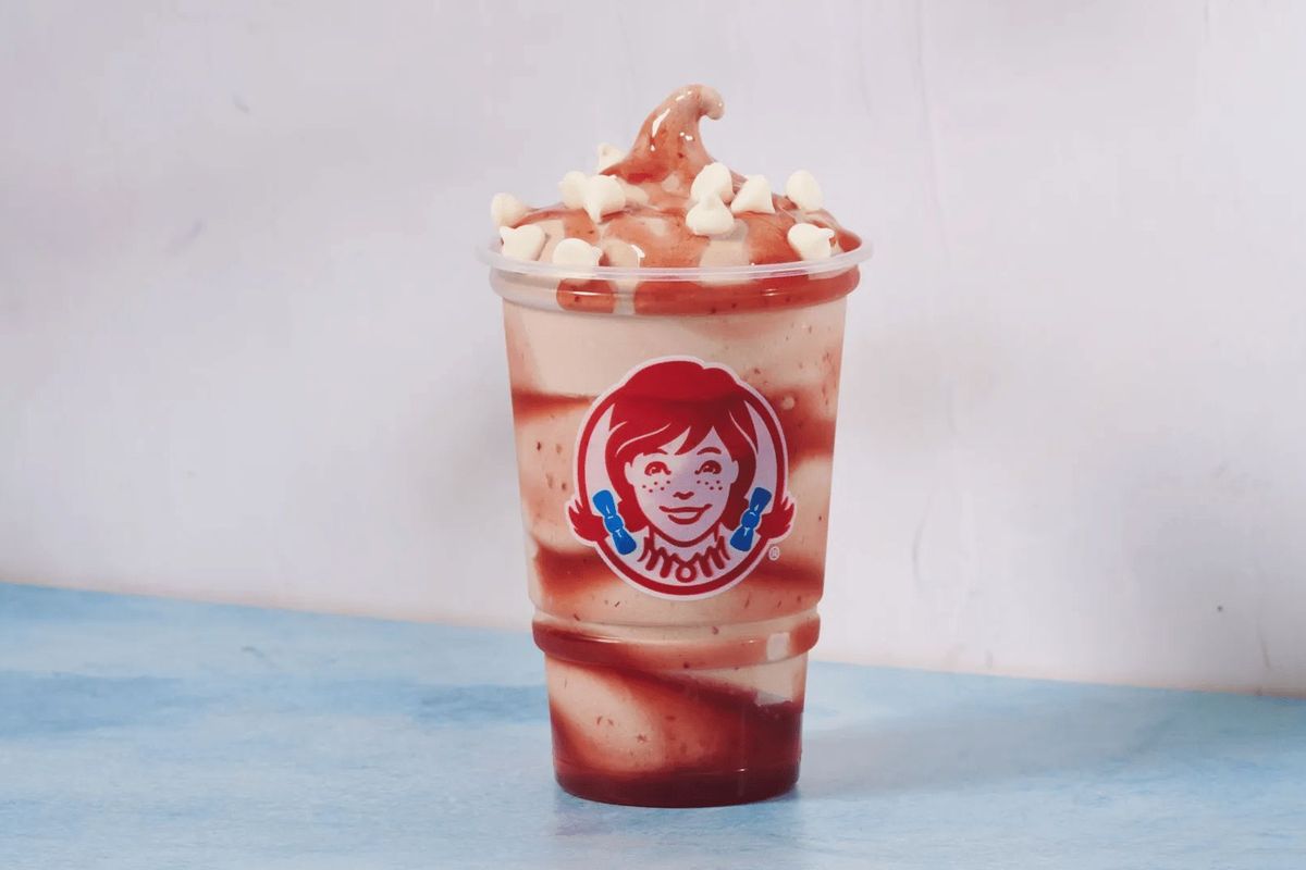 Regular Chocolate Strawberries and Cream Frosty®