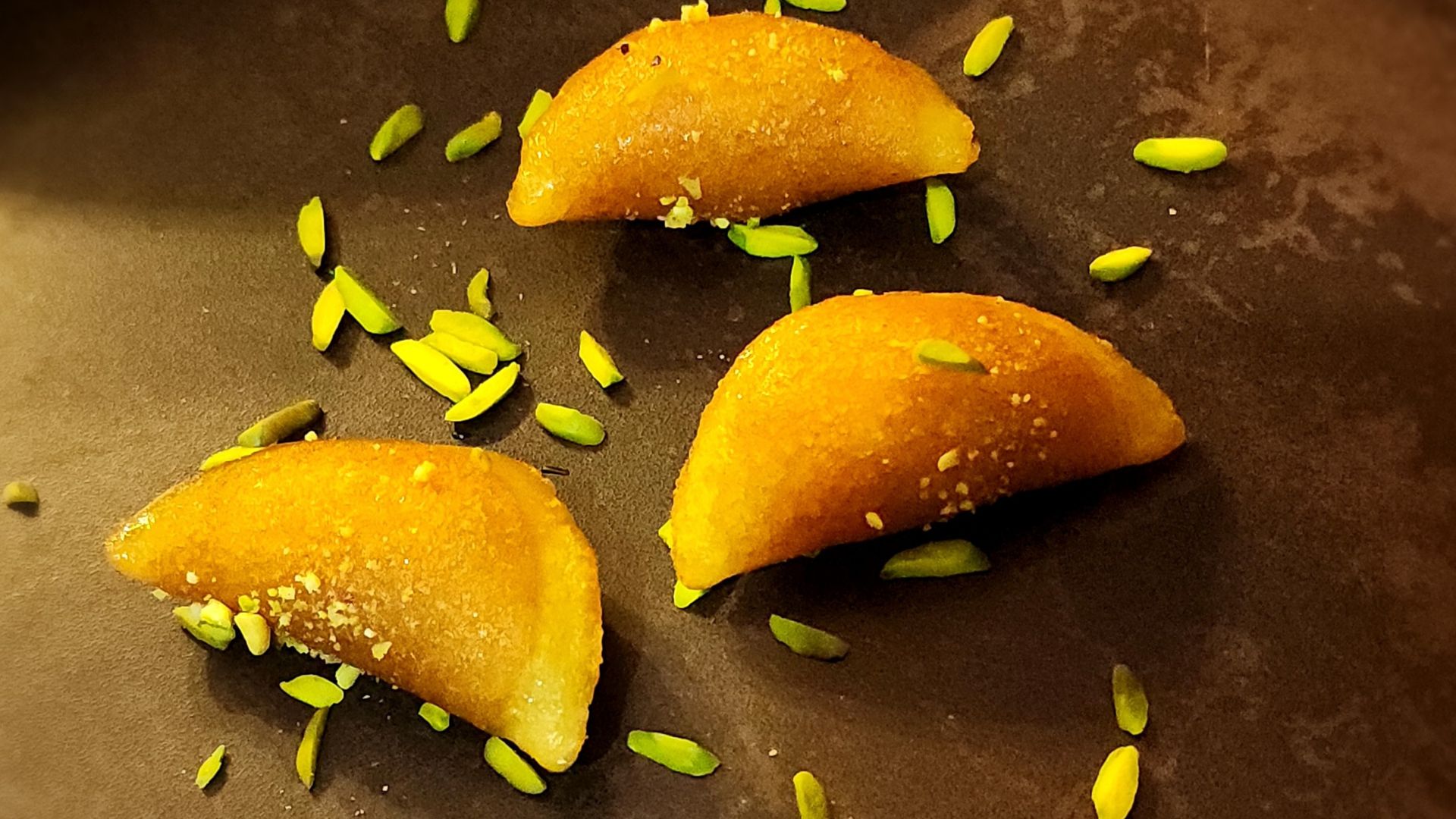 Mini Qatayif with Walnut