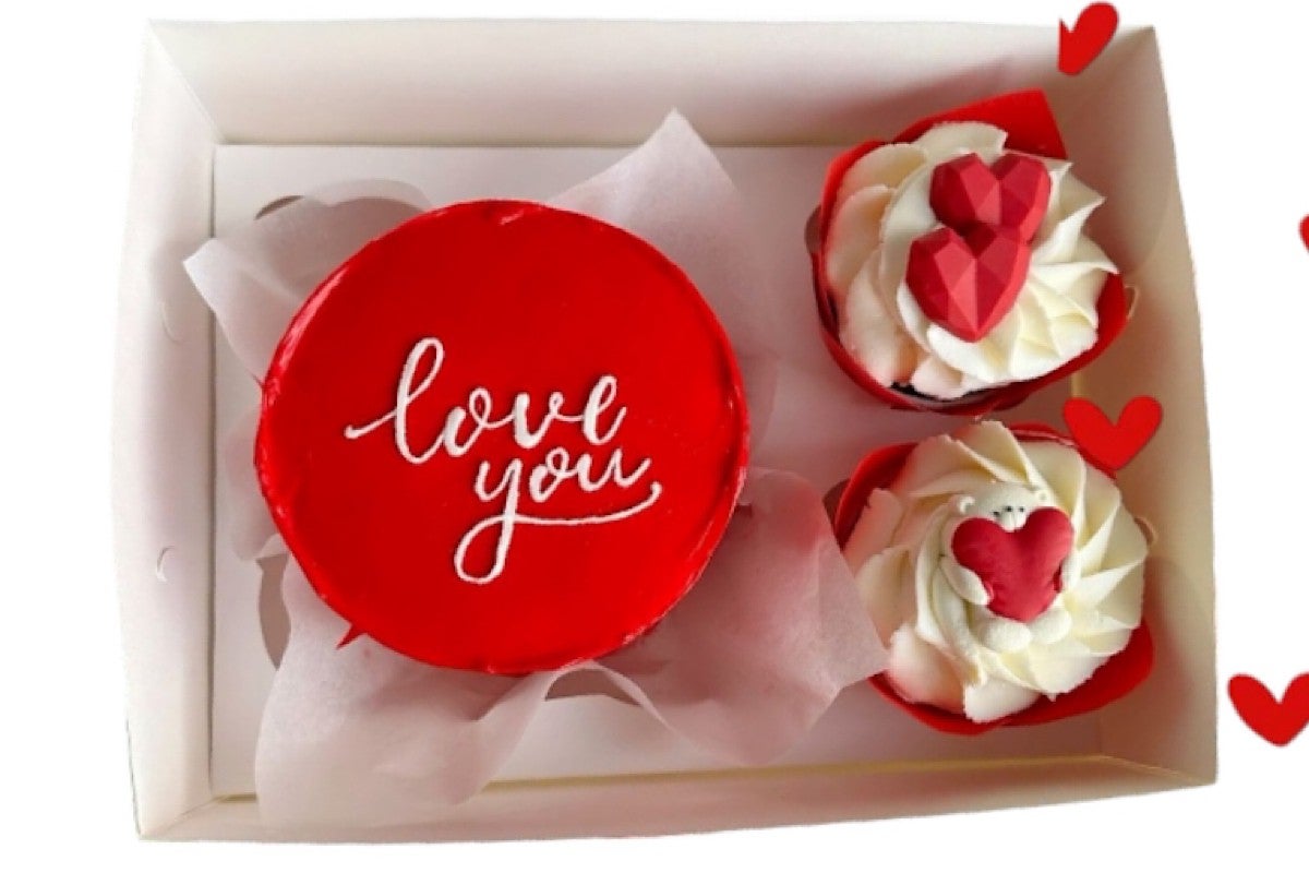 Bento Valentine’s with cupcakes