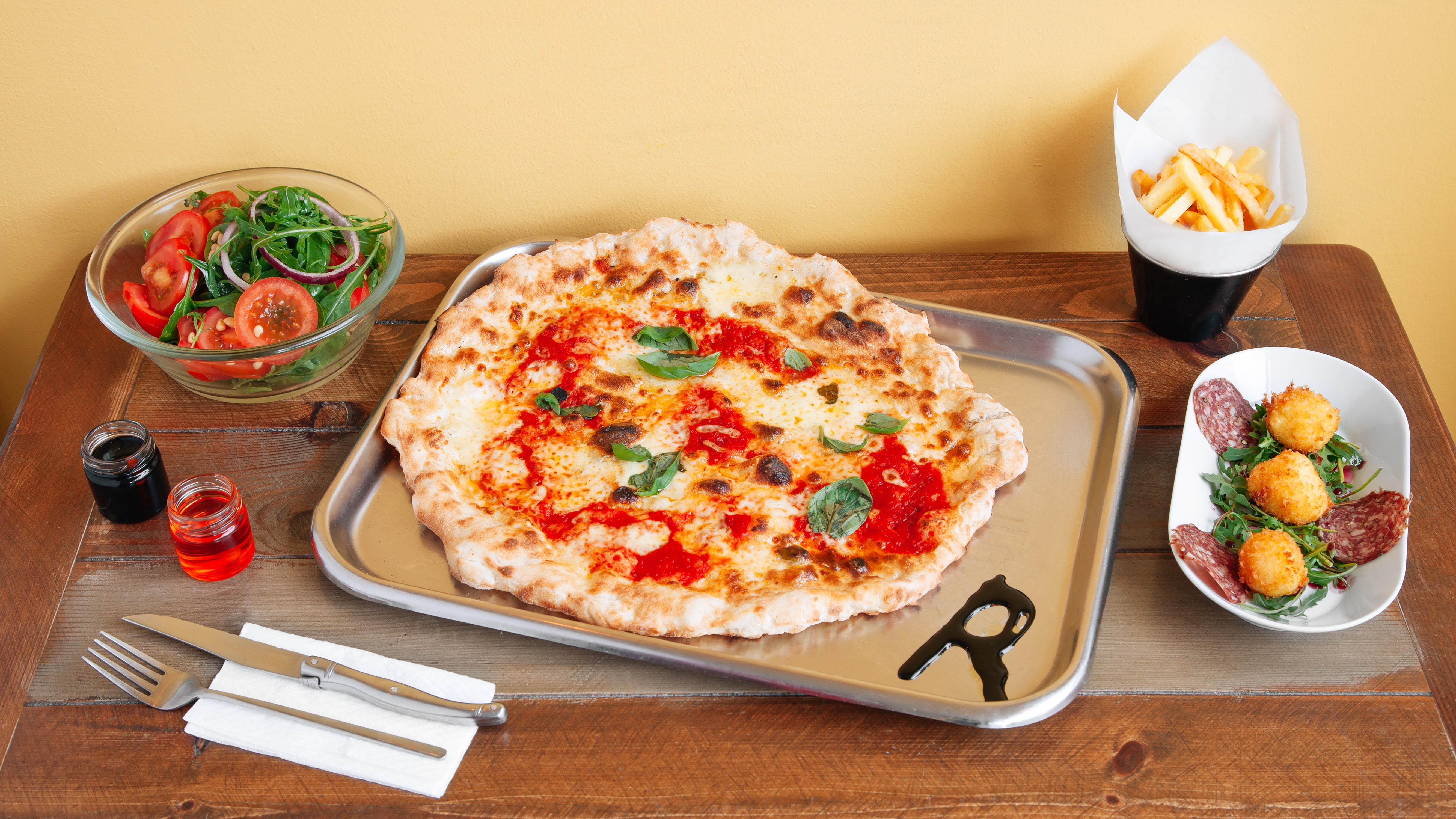 Ronnie's Wood Fired Pizza delivery from Stourbridge Order with Deliveroo