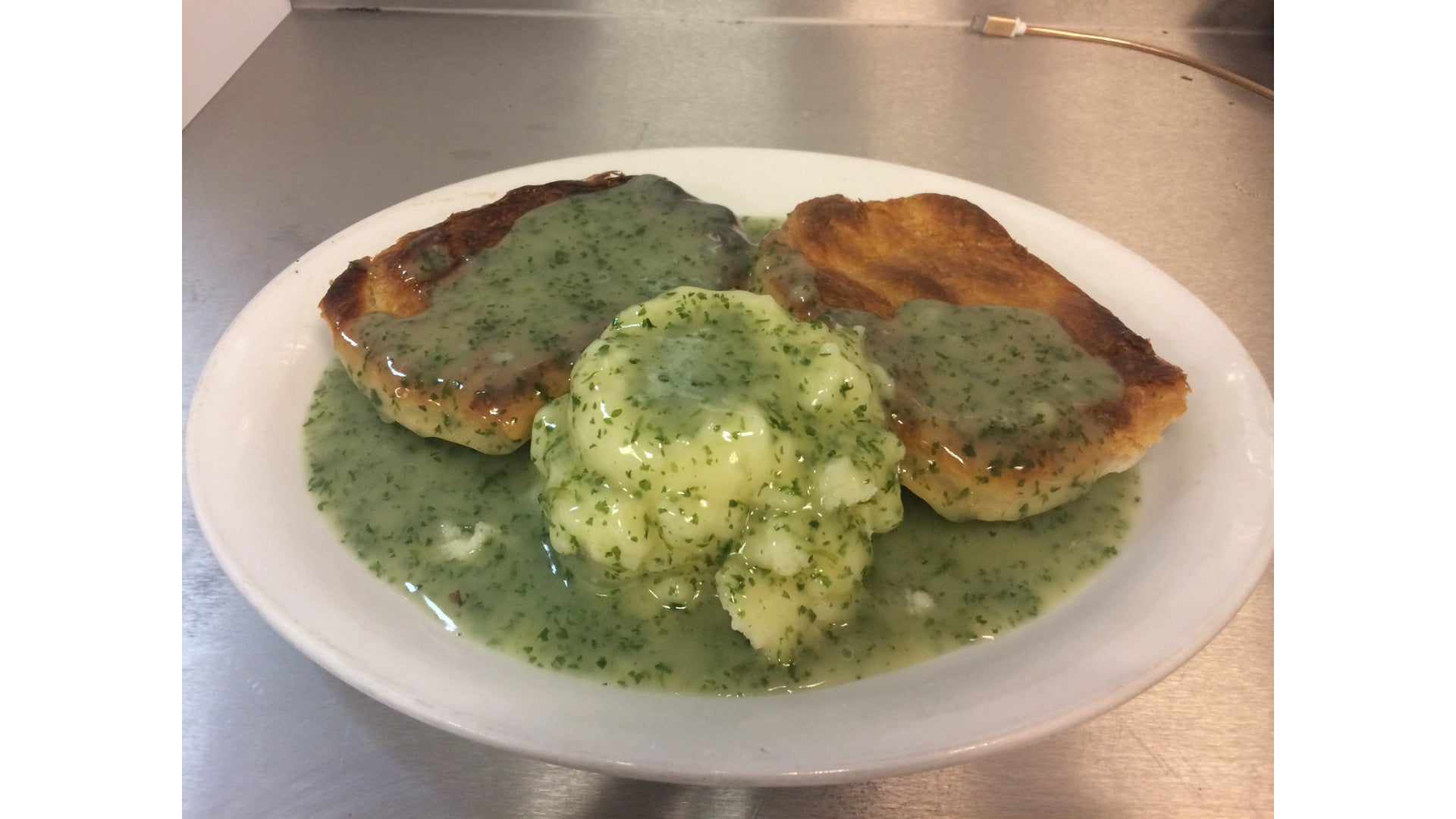 Sie's Pie and Mash delivery from Gravesend Order with Deliveroo