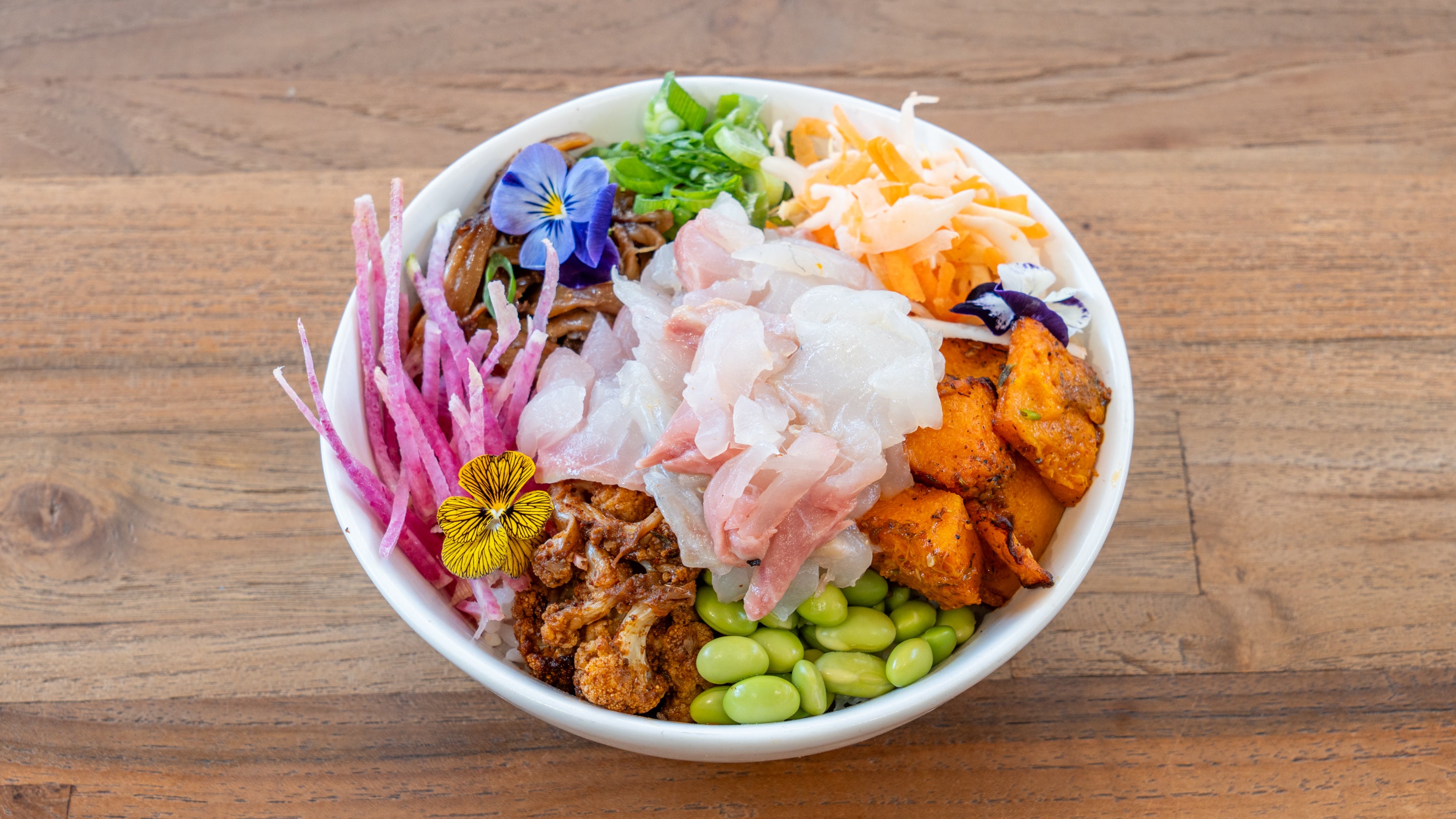 Poke Bowl – Daurade & légumes frais