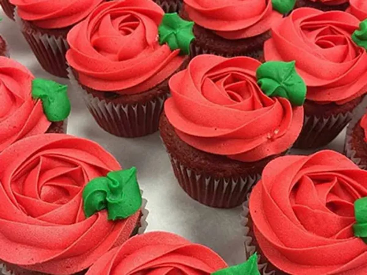 Cupcake Red Color (12 Pieces)