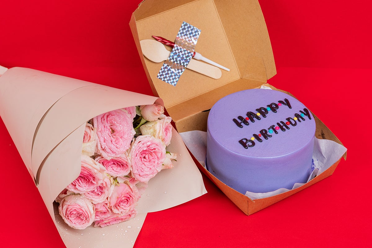 Dot happy birthday cake With pink flowers