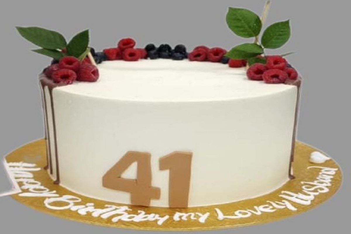 Blue and red berry cake