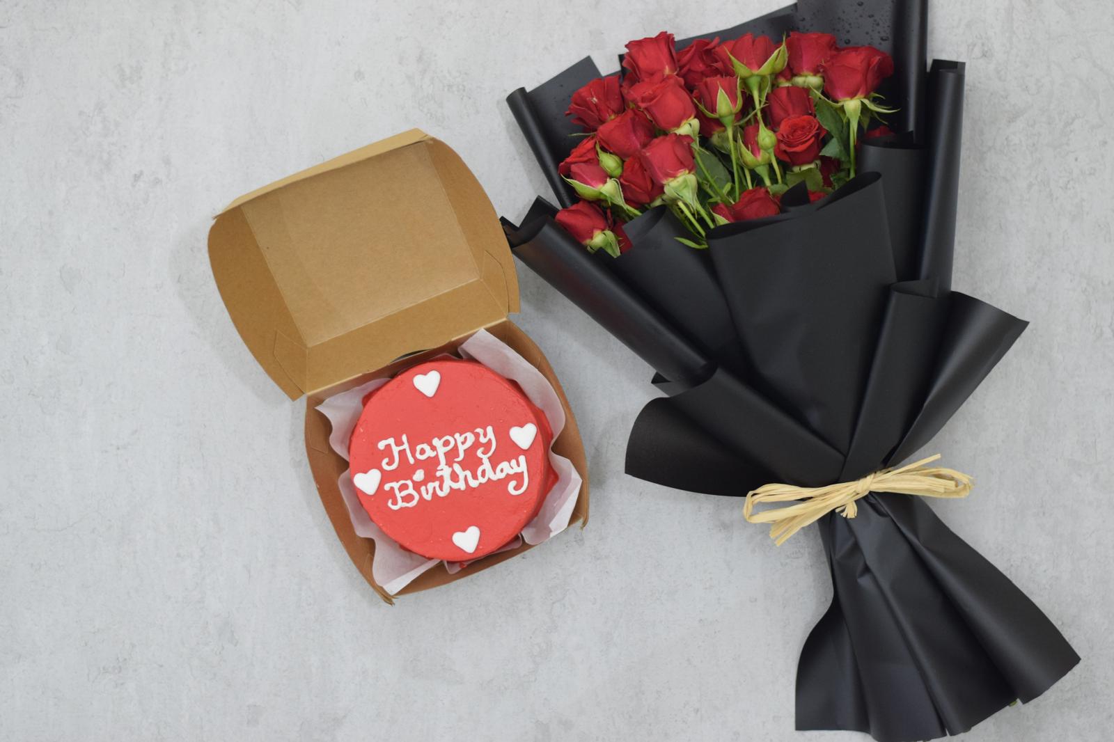 Hb Red Cake With Red Roses