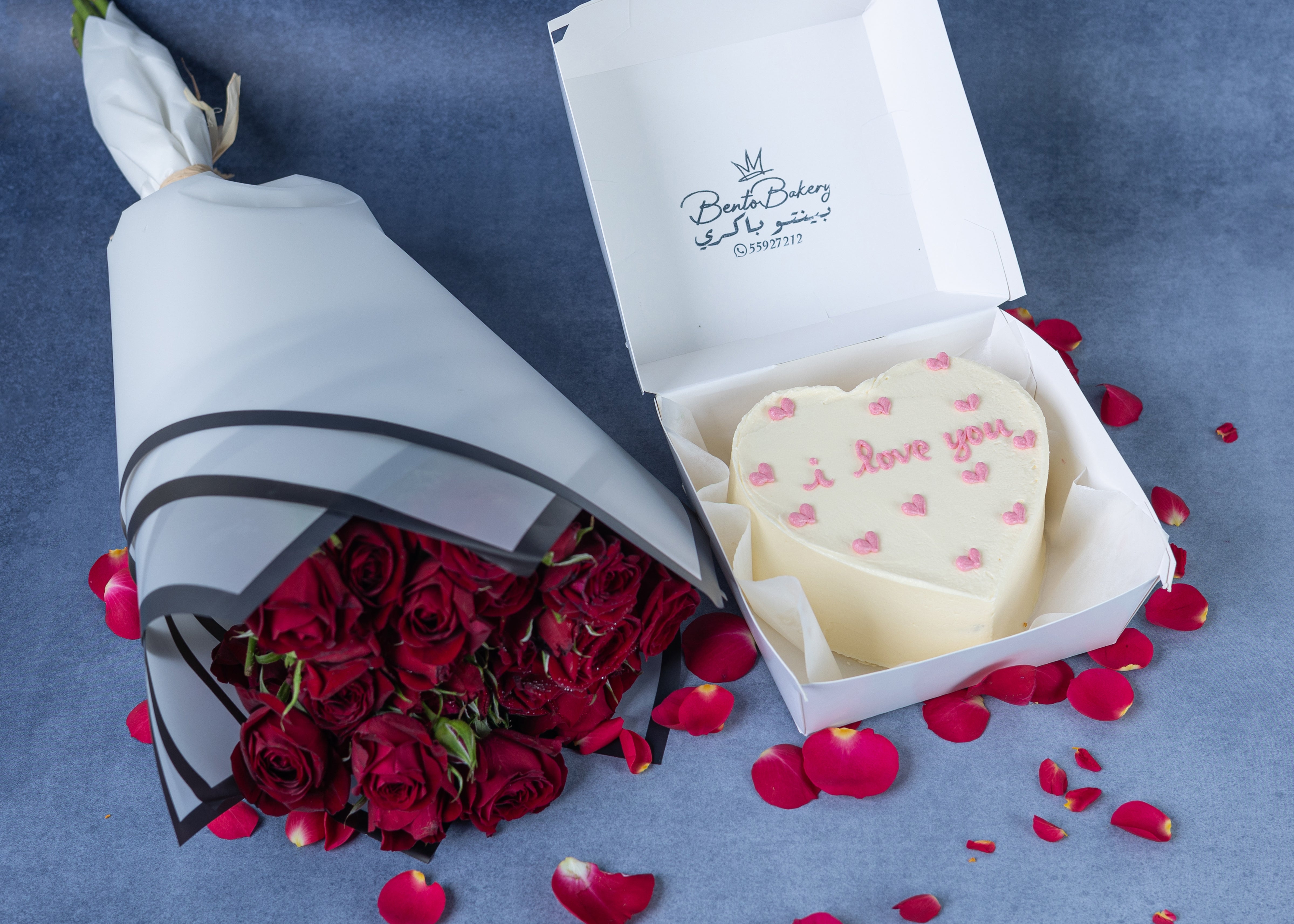 Pink Line I Love U Cake With Roses