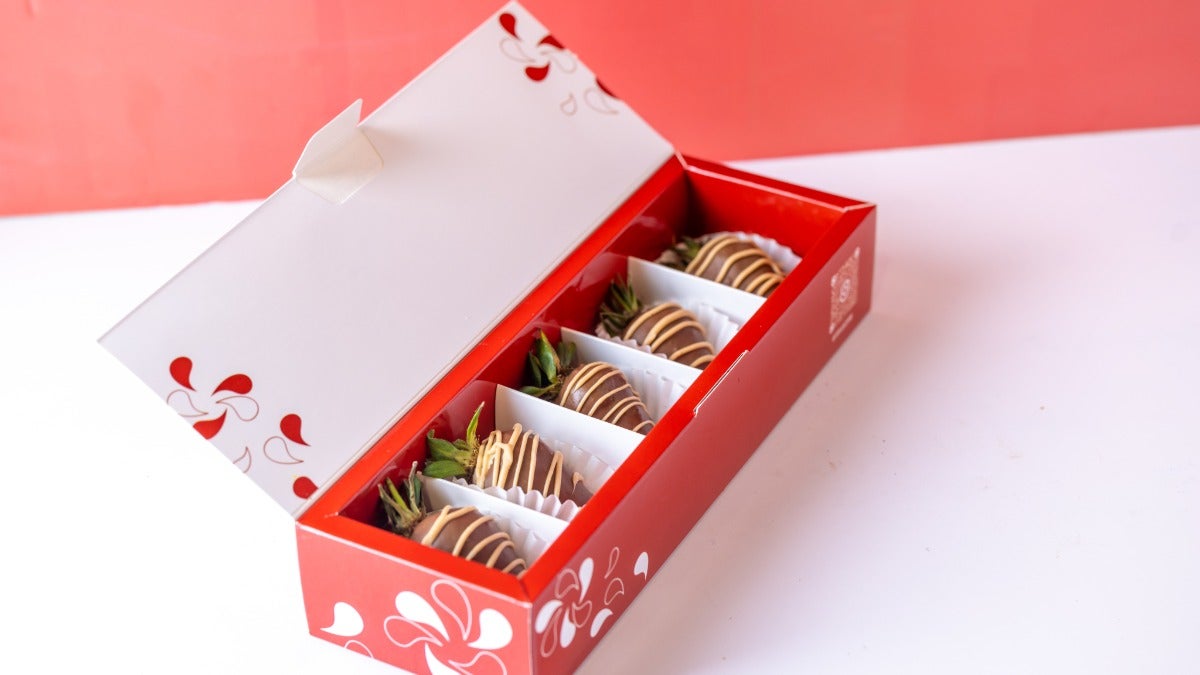 Box Of 5 Strawberry Pieces With Chocolate