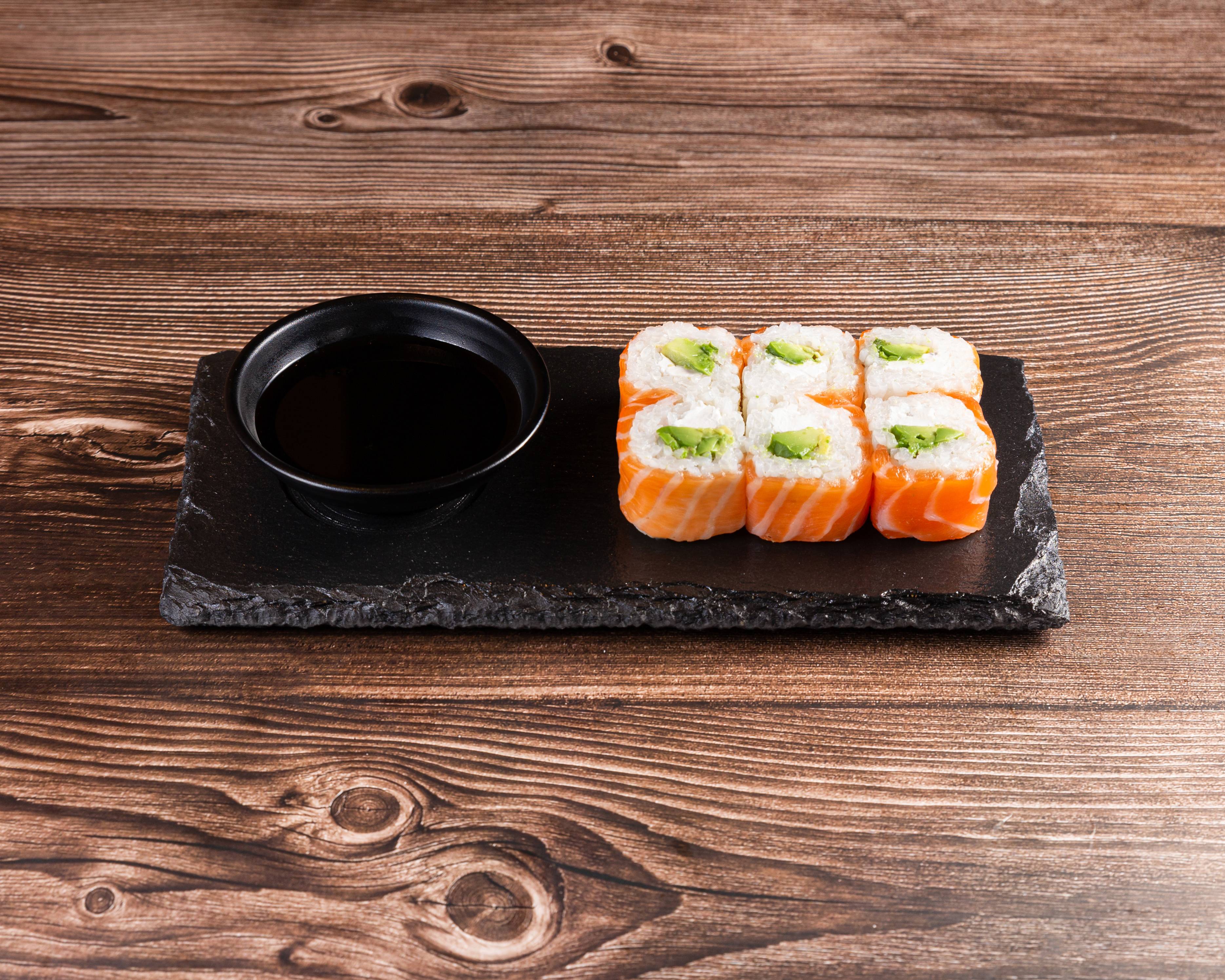 SALMON ROLL'S  Avocat/ Cheese