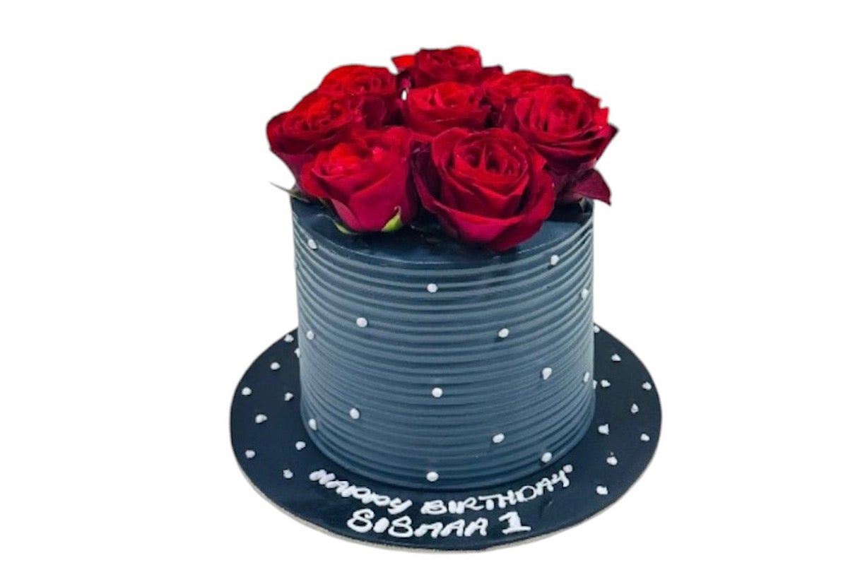 Plain icing with flowers (6 Inches) (Serves 6-8 Persons)