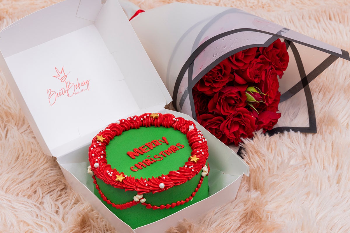 Green Merry Christmas Cake with Flowers
