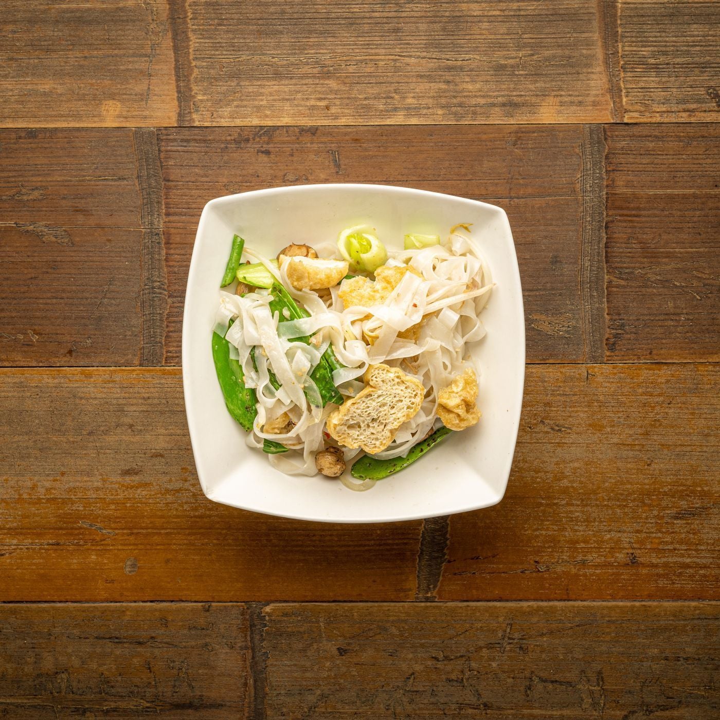 Wok-fried noodles with tofu & mushrooms