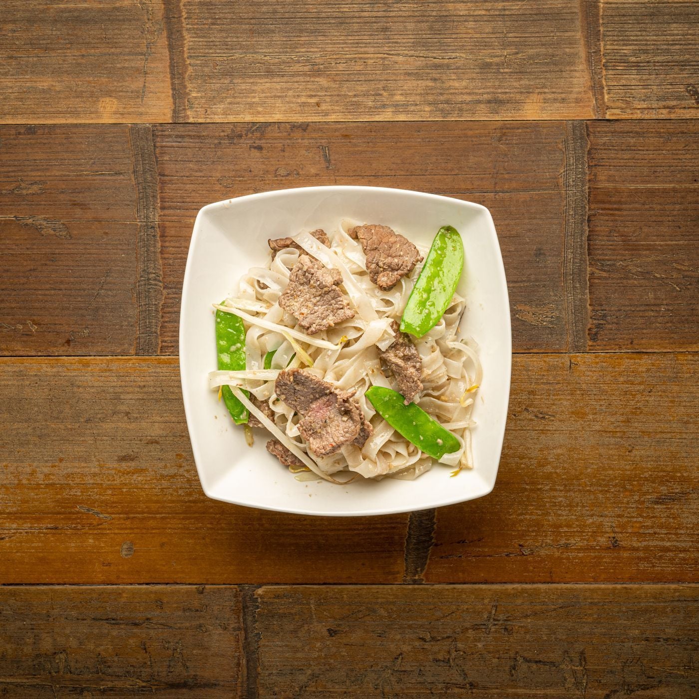 Wok-fried noodles with beef