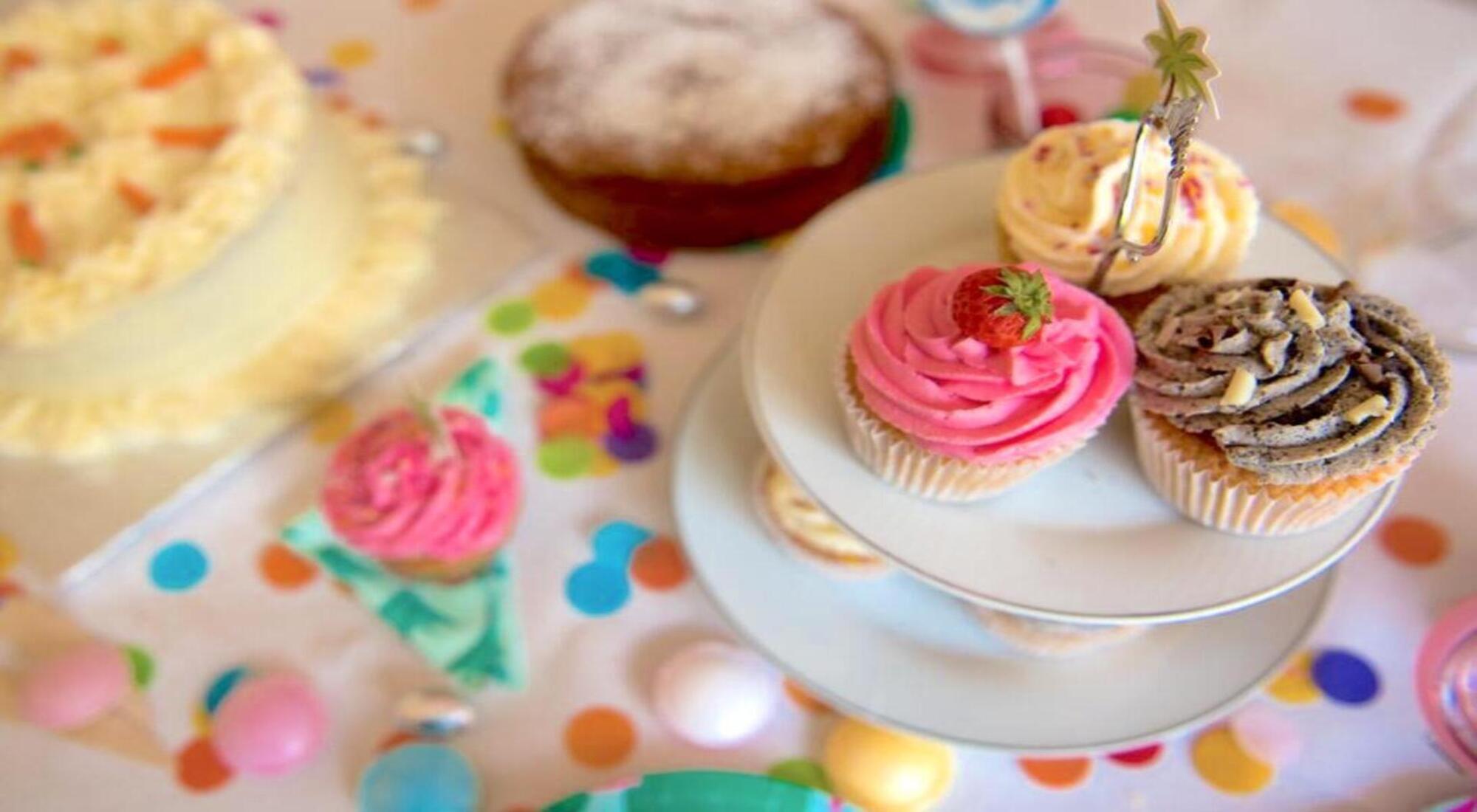 Angela Rose Cakes Watford delivery from North Watford Order with