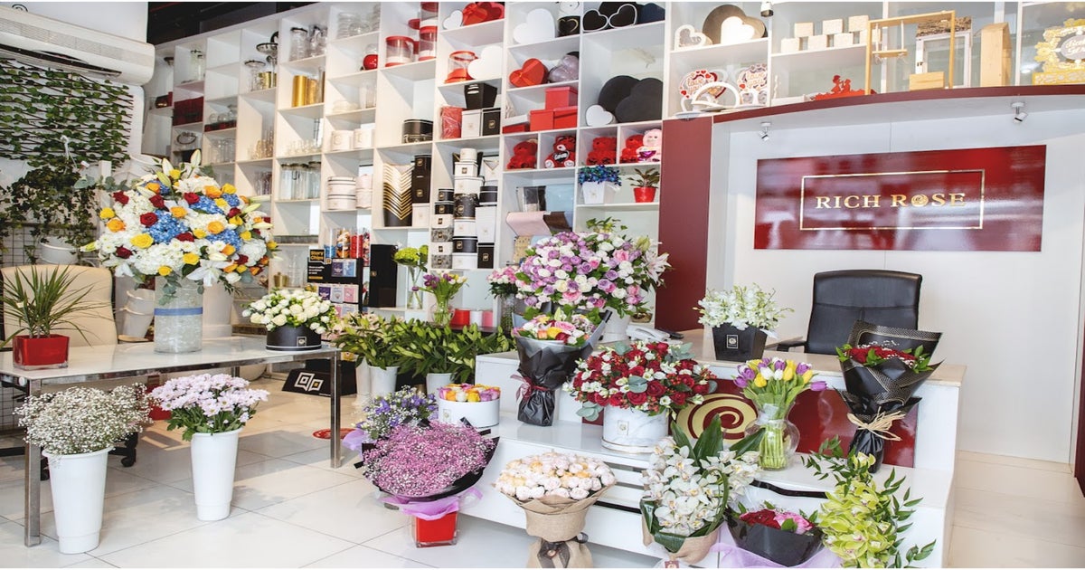 Rich Rose Flowers delivery from Dubai Canal Walk Order with Deliveroo