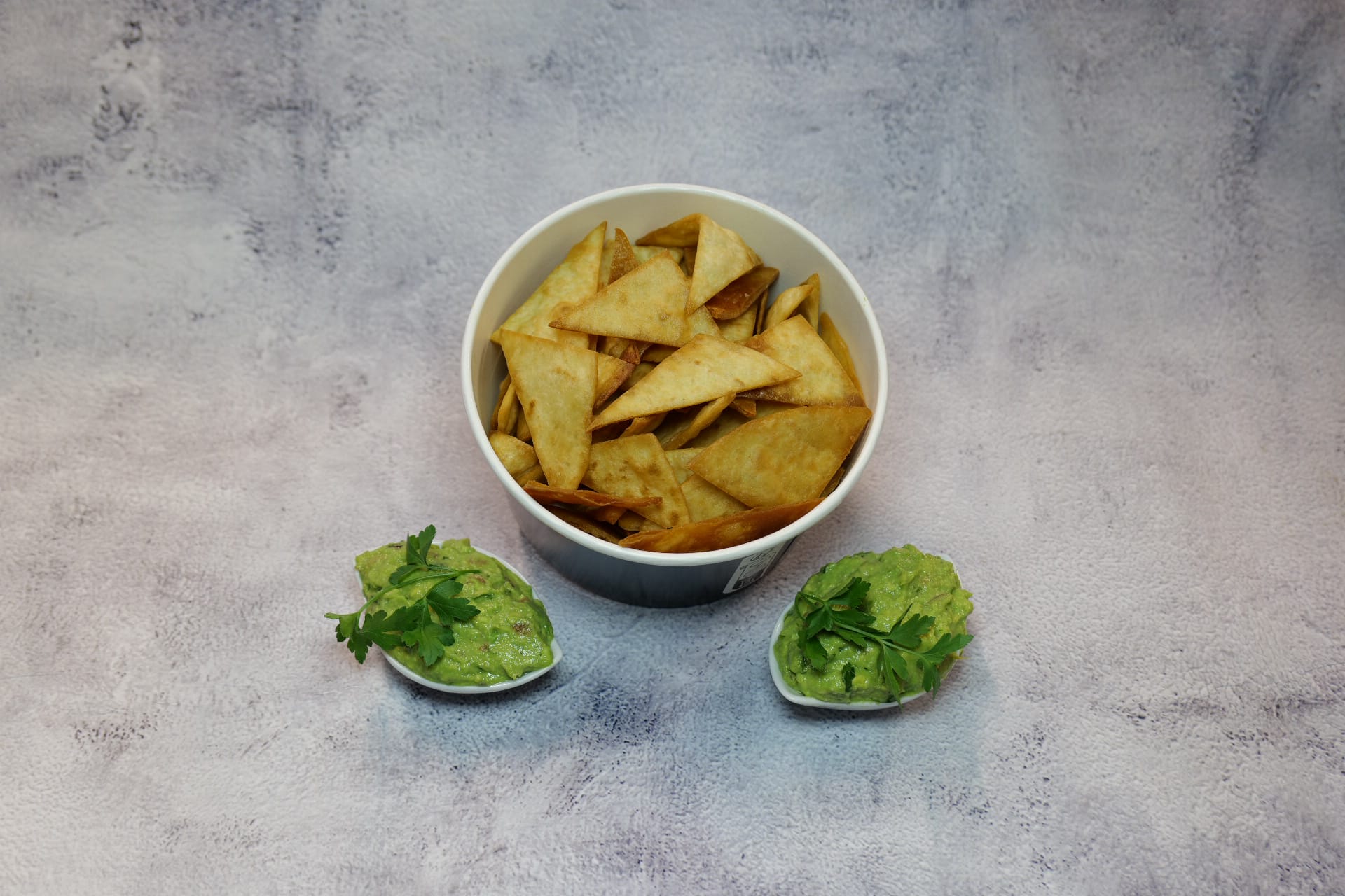 Chips de tortilla, guacamole