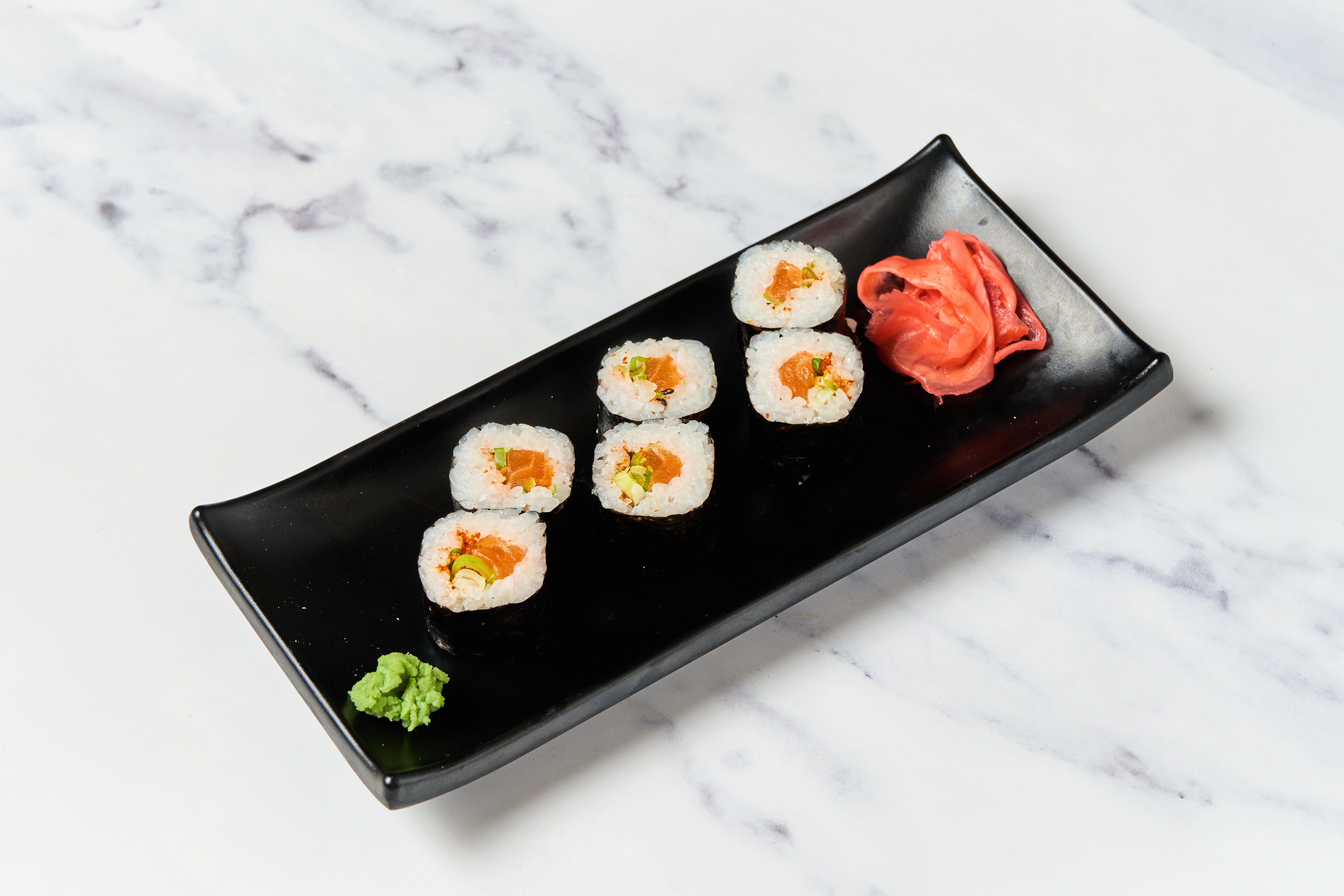 Maki, saumon épicé ciboulette