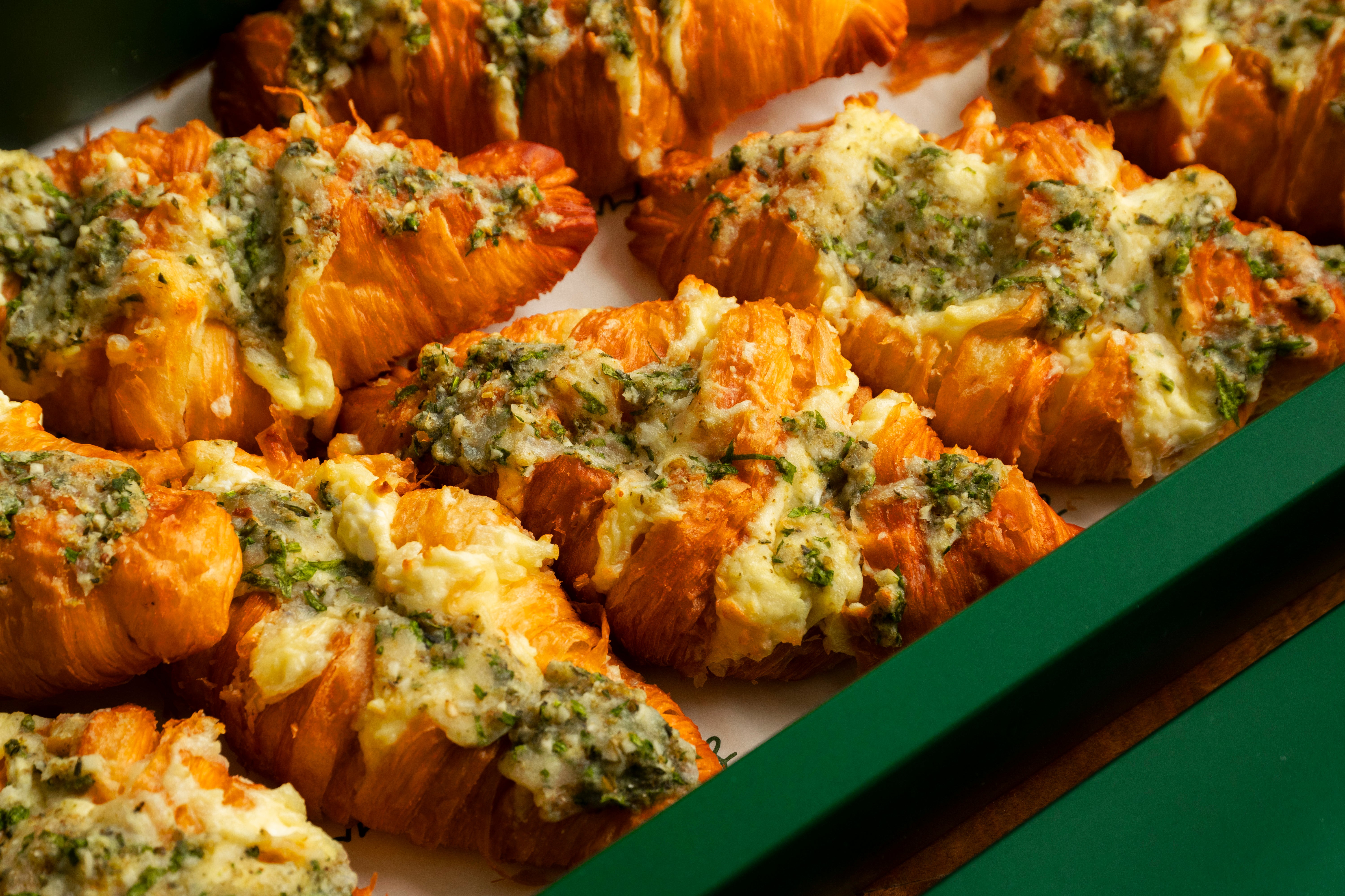 Garlic Bread Croissants 6 Pieces