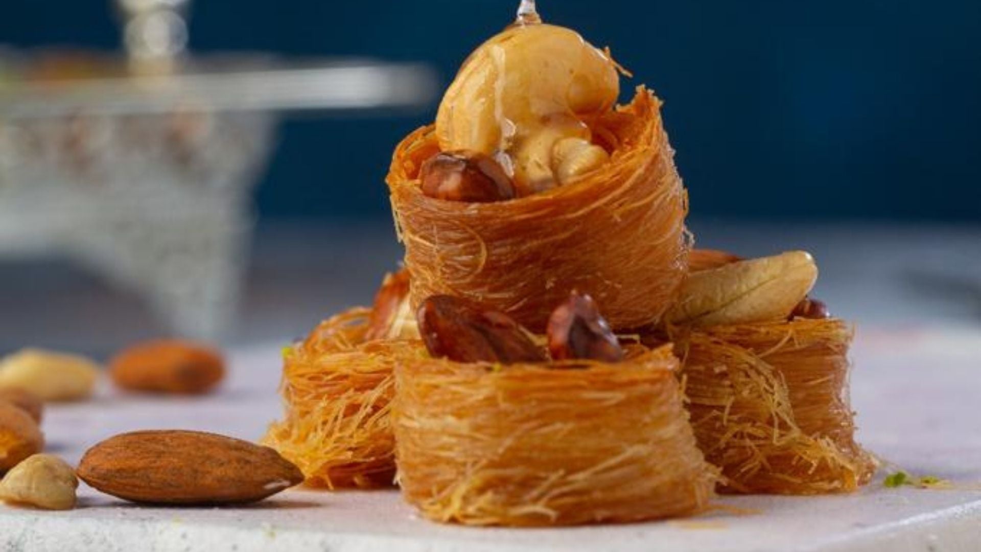 Esh el bolbol with pistachio