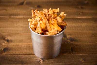 Frites au Cheddar et Oignons Frits