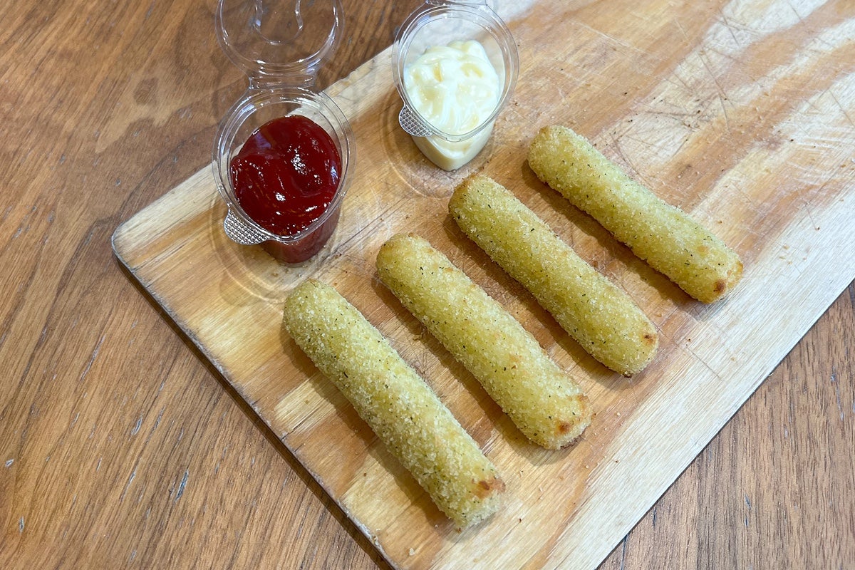Mozza Sticks (4 pieces) 🧀