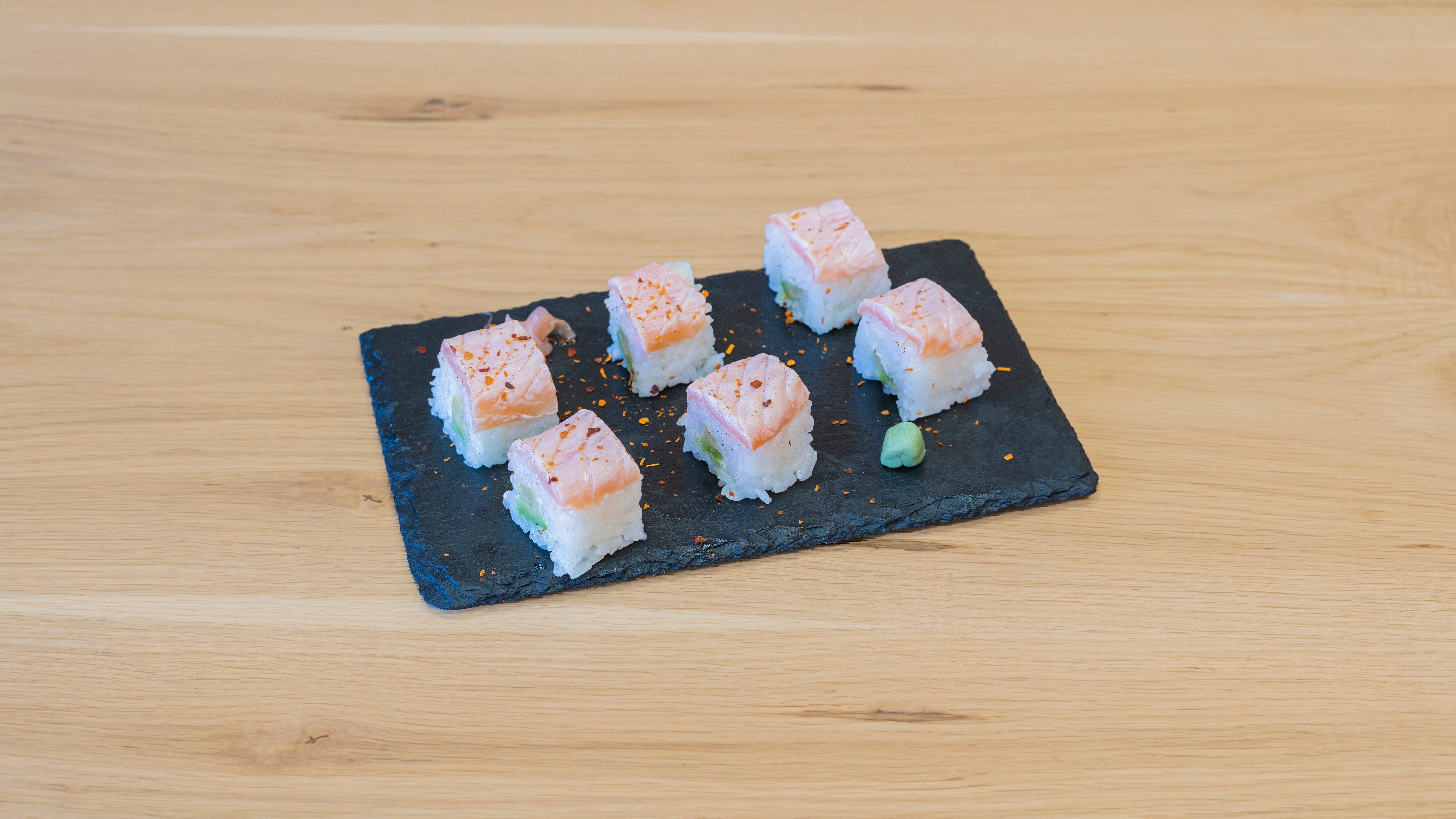 Saumon tataki avocat & cheese