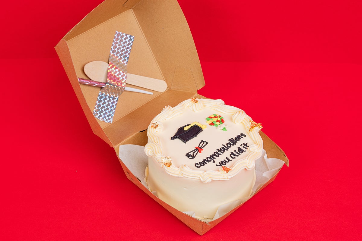 Hat border graduation cake