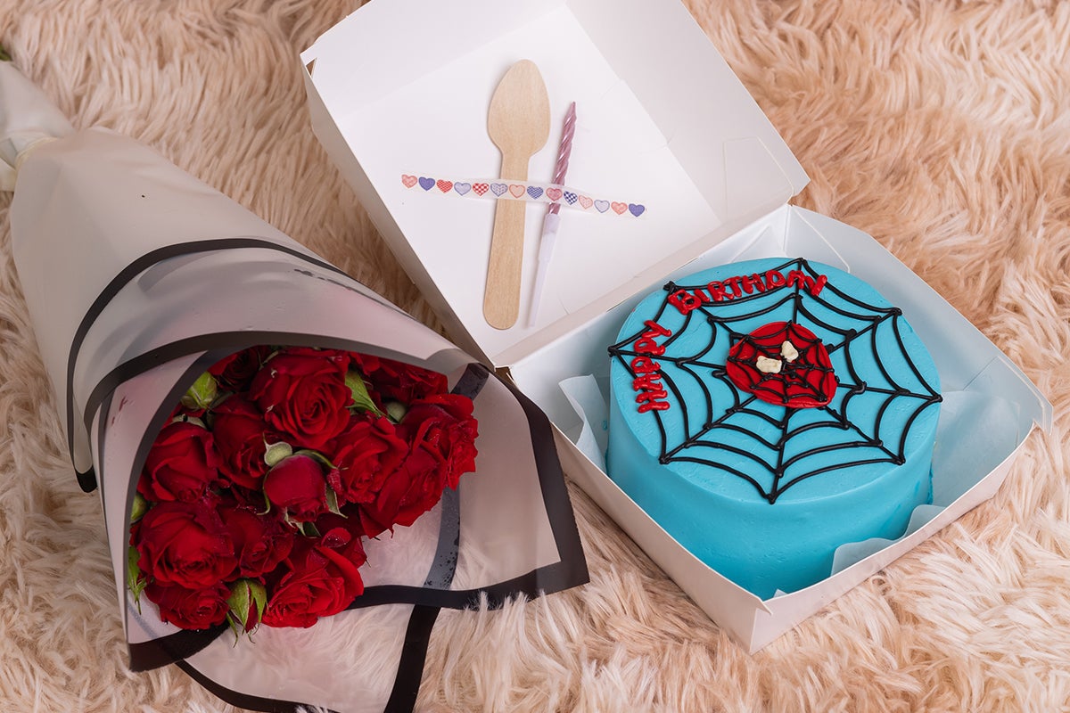 Super Spider Cake With Flowers