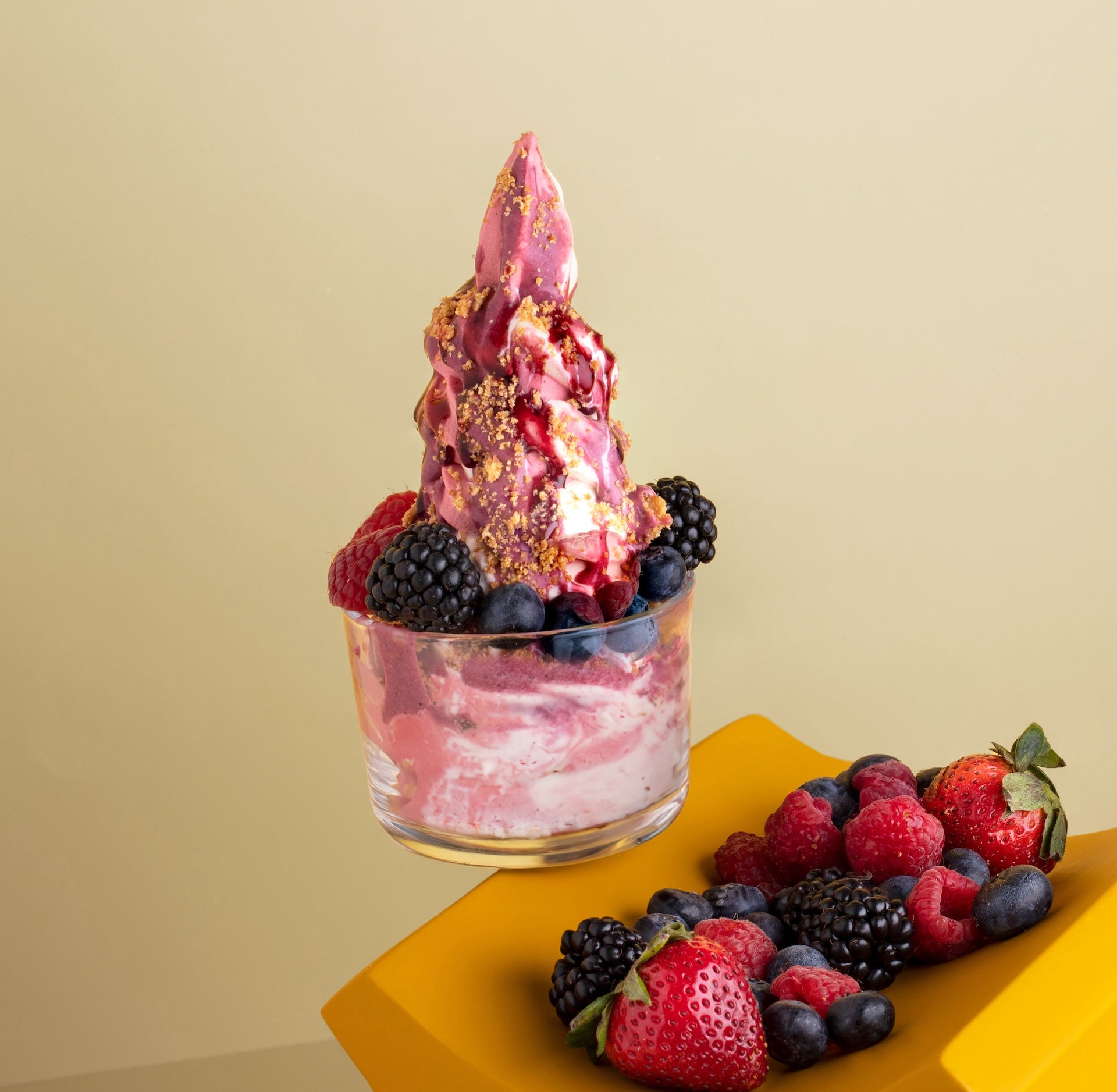 Berries Greek Yogurt Signature