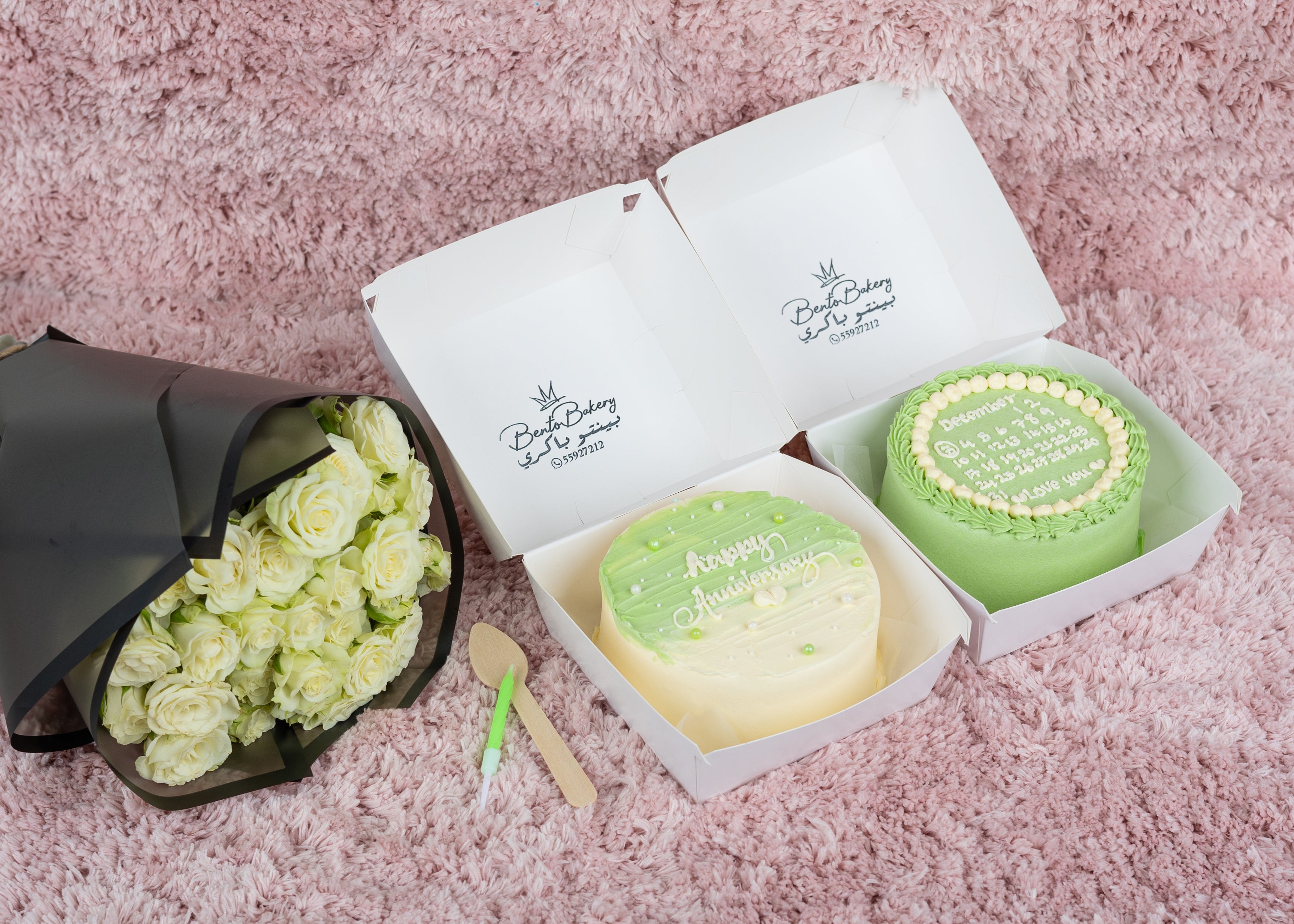 Green Couple Cake With White Roses