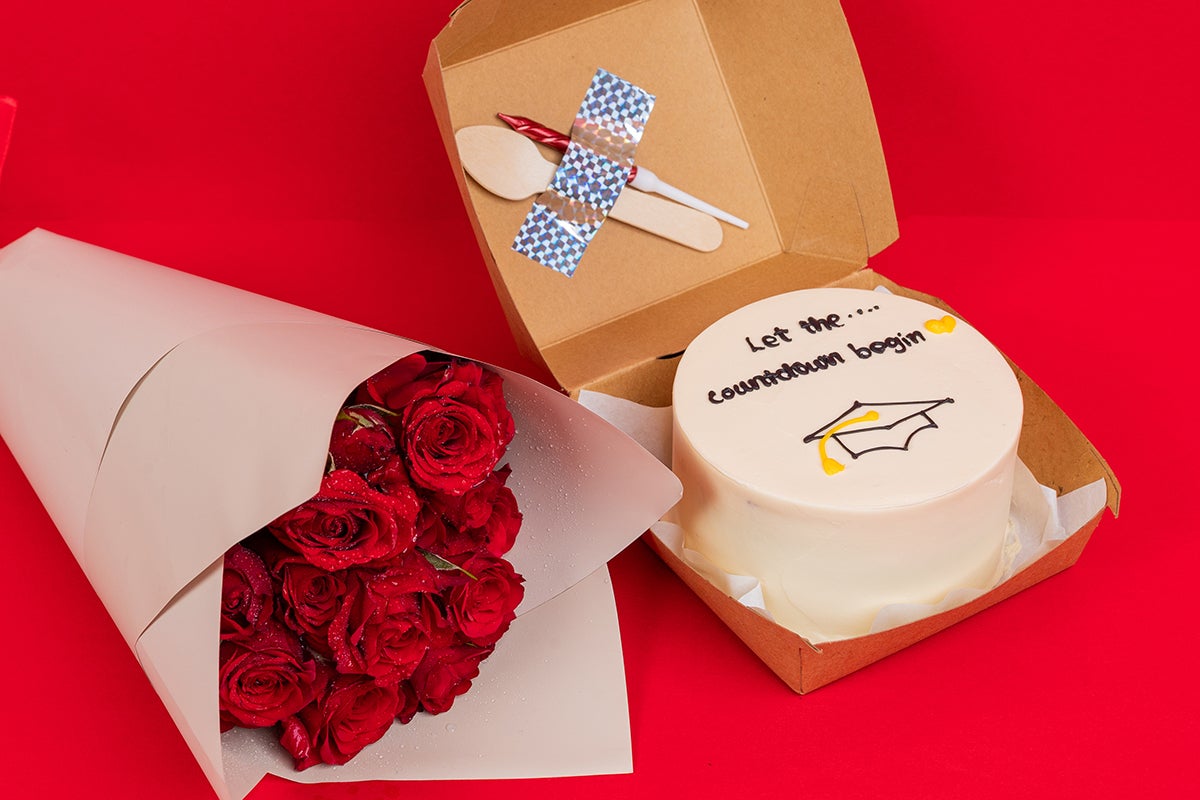 Countdown begin cake With flowers
