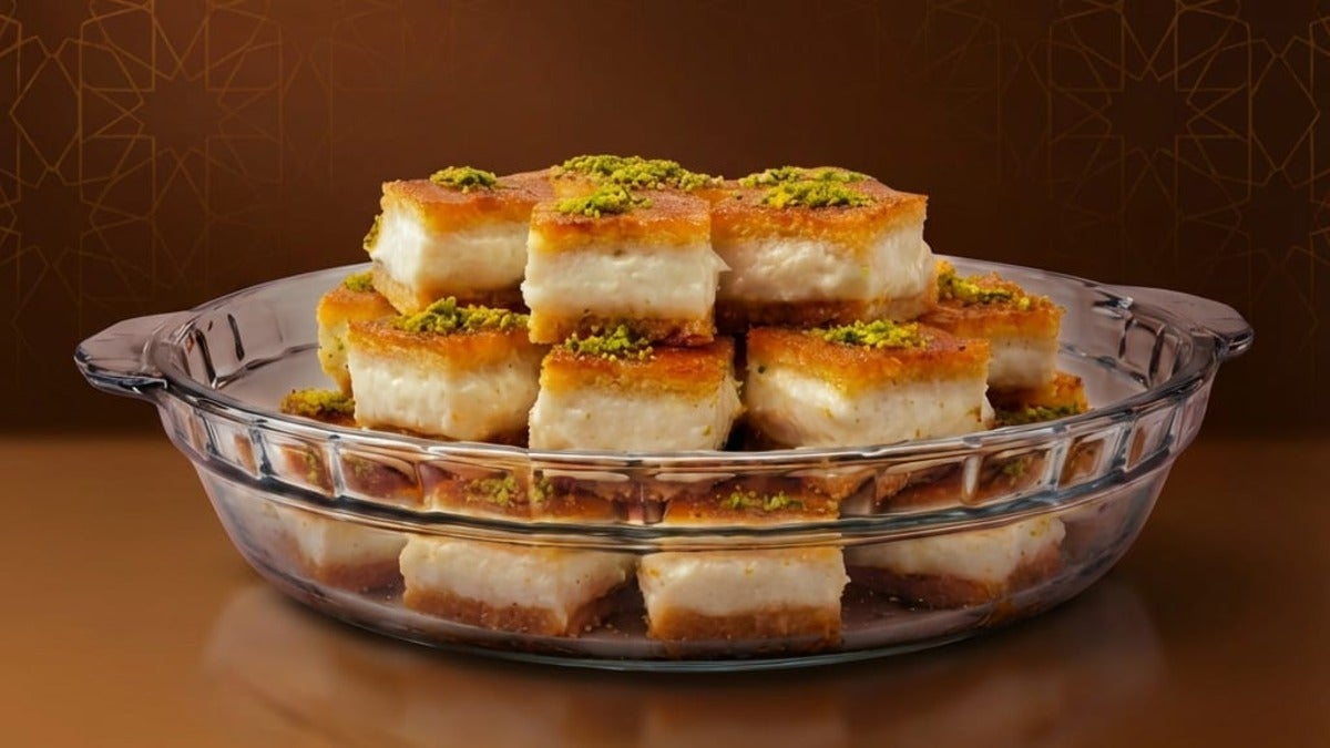 Basbousa with cream