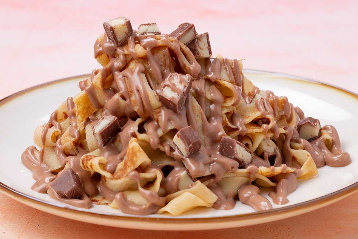 Kinder Spaghetti Crepe
