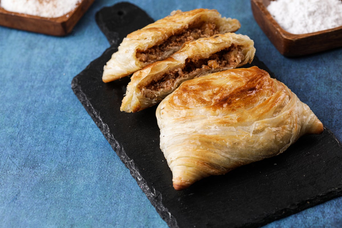 Shaabiyat with Walnuts (12 pieces)