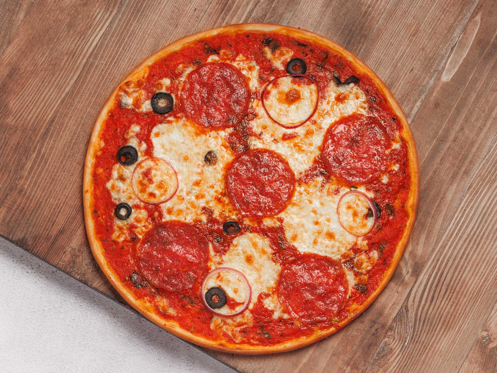 Salami Pizza