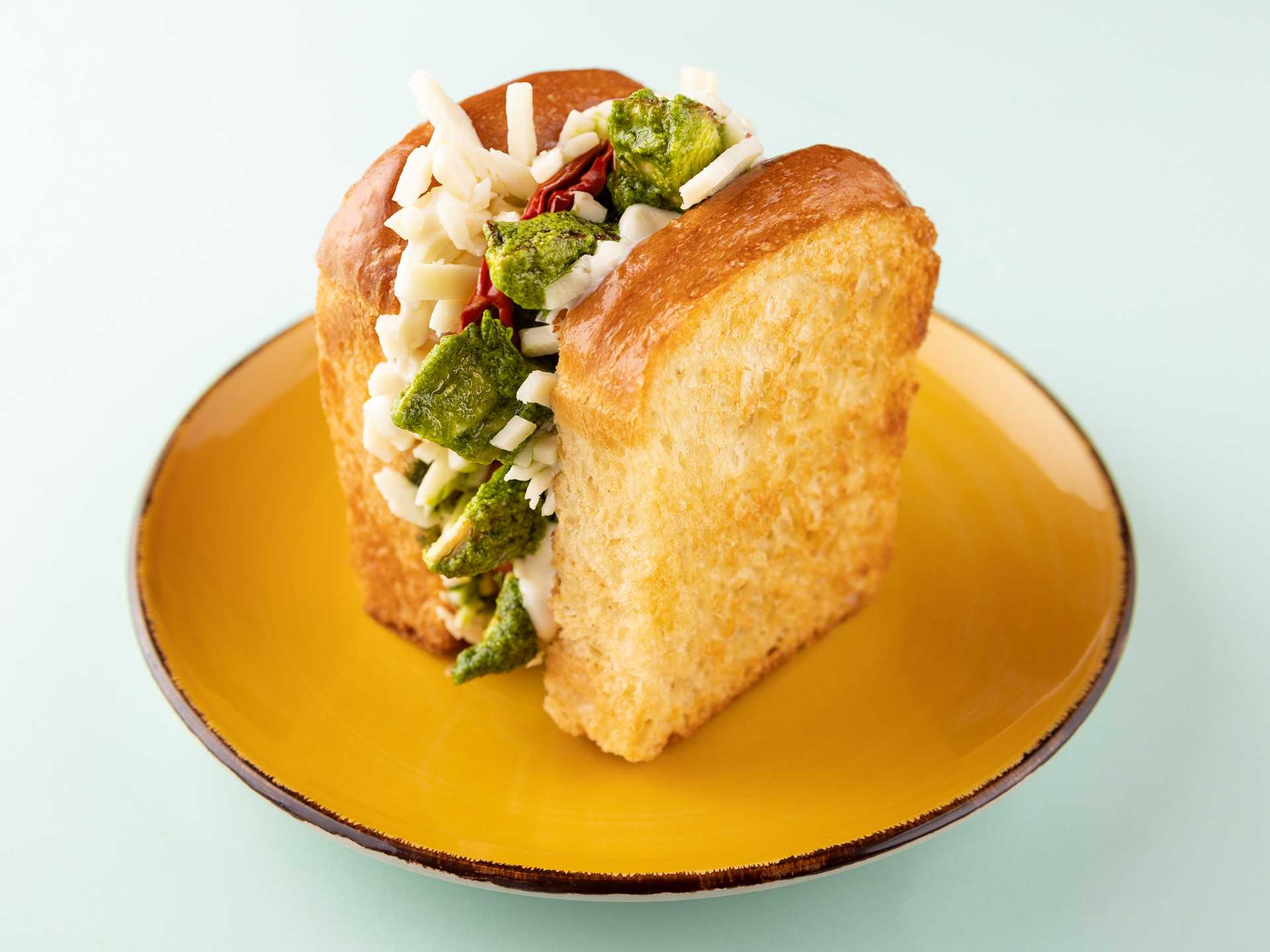 Grilled Chicken Pesto Sandwich