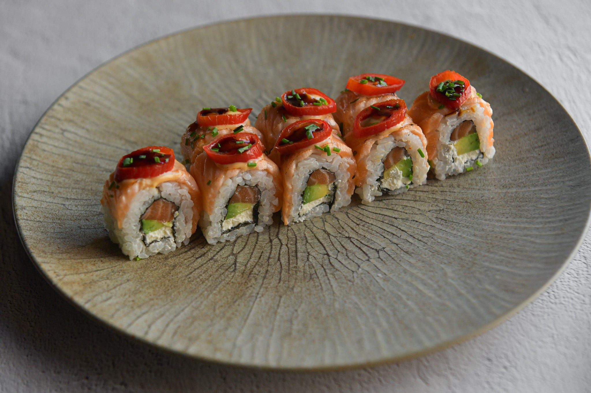 HOT PINKY ROLL