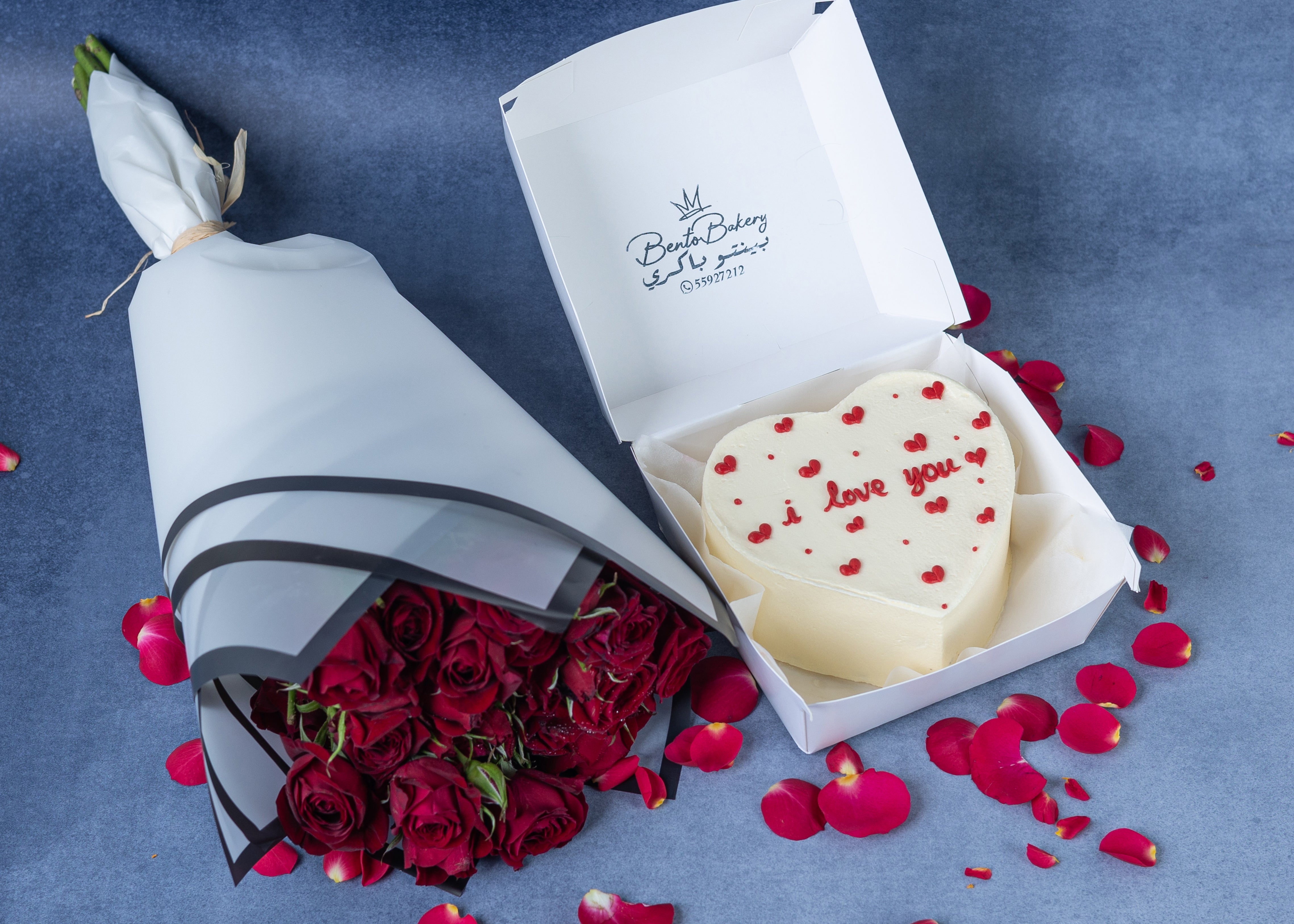 Red Line I Love U Cake With Roses