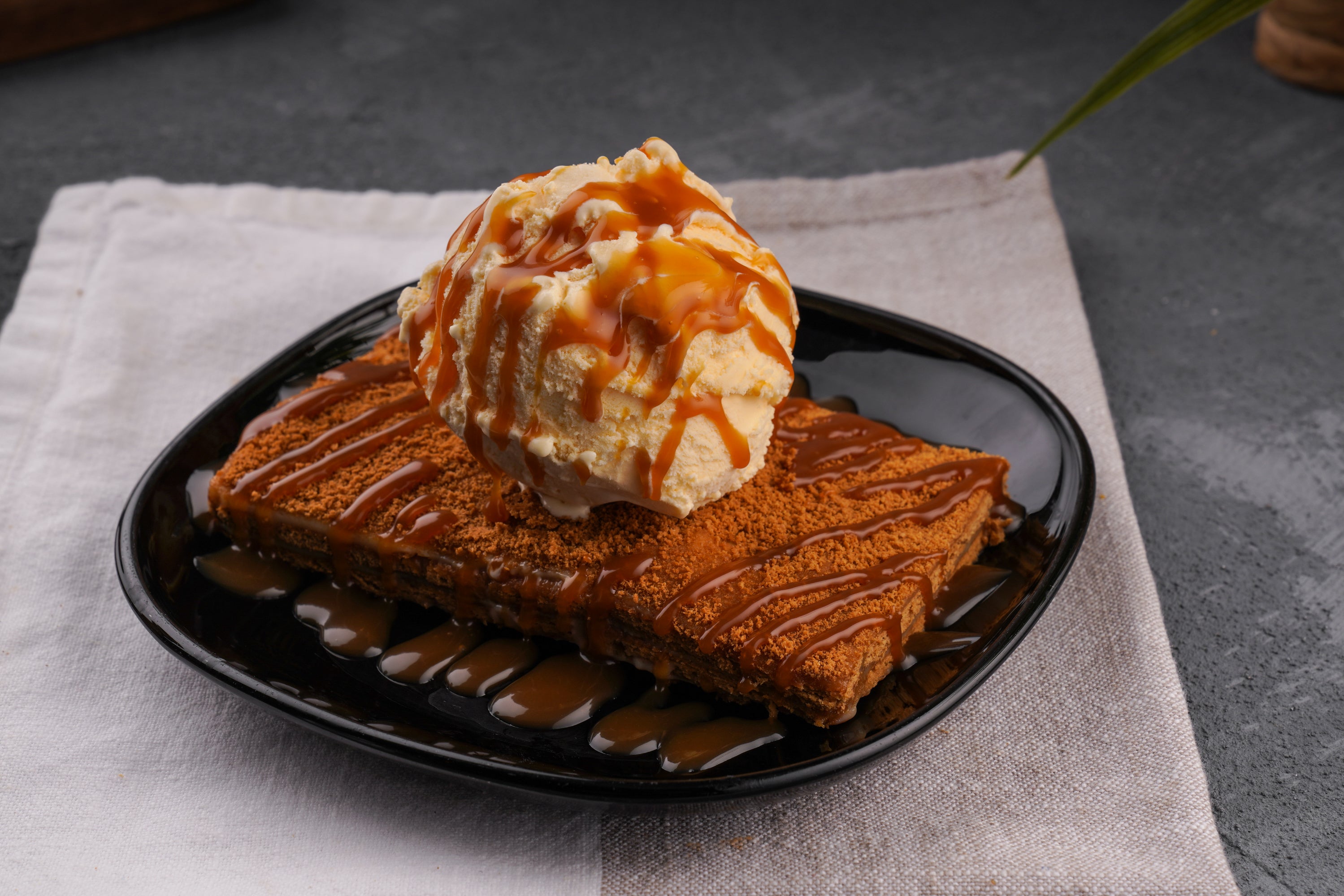 Caramel Biscuit Cake